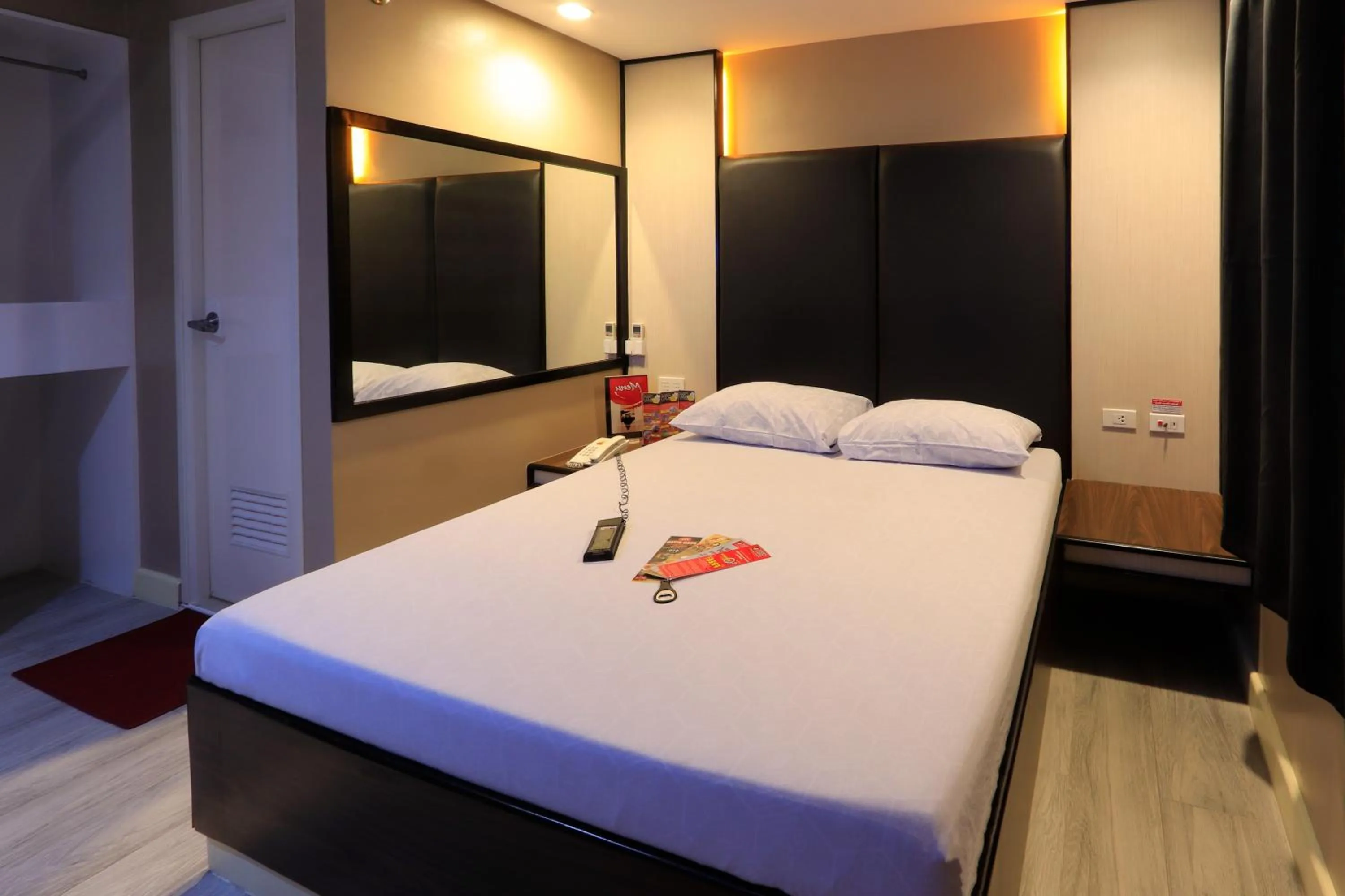 Bed in Hotel Sogo Fairview