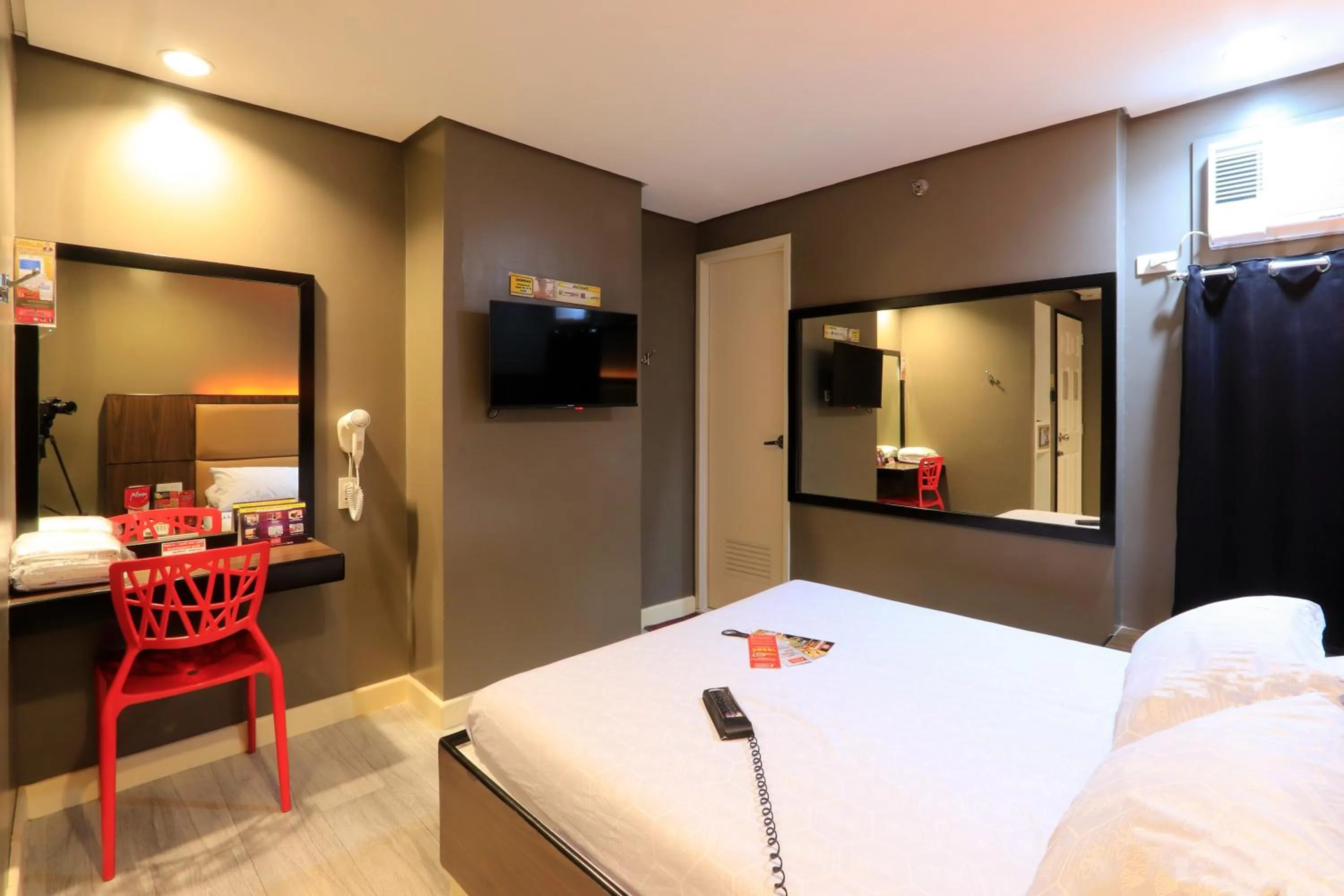 Bedroom, Bed in Hotel Sogo Fairview