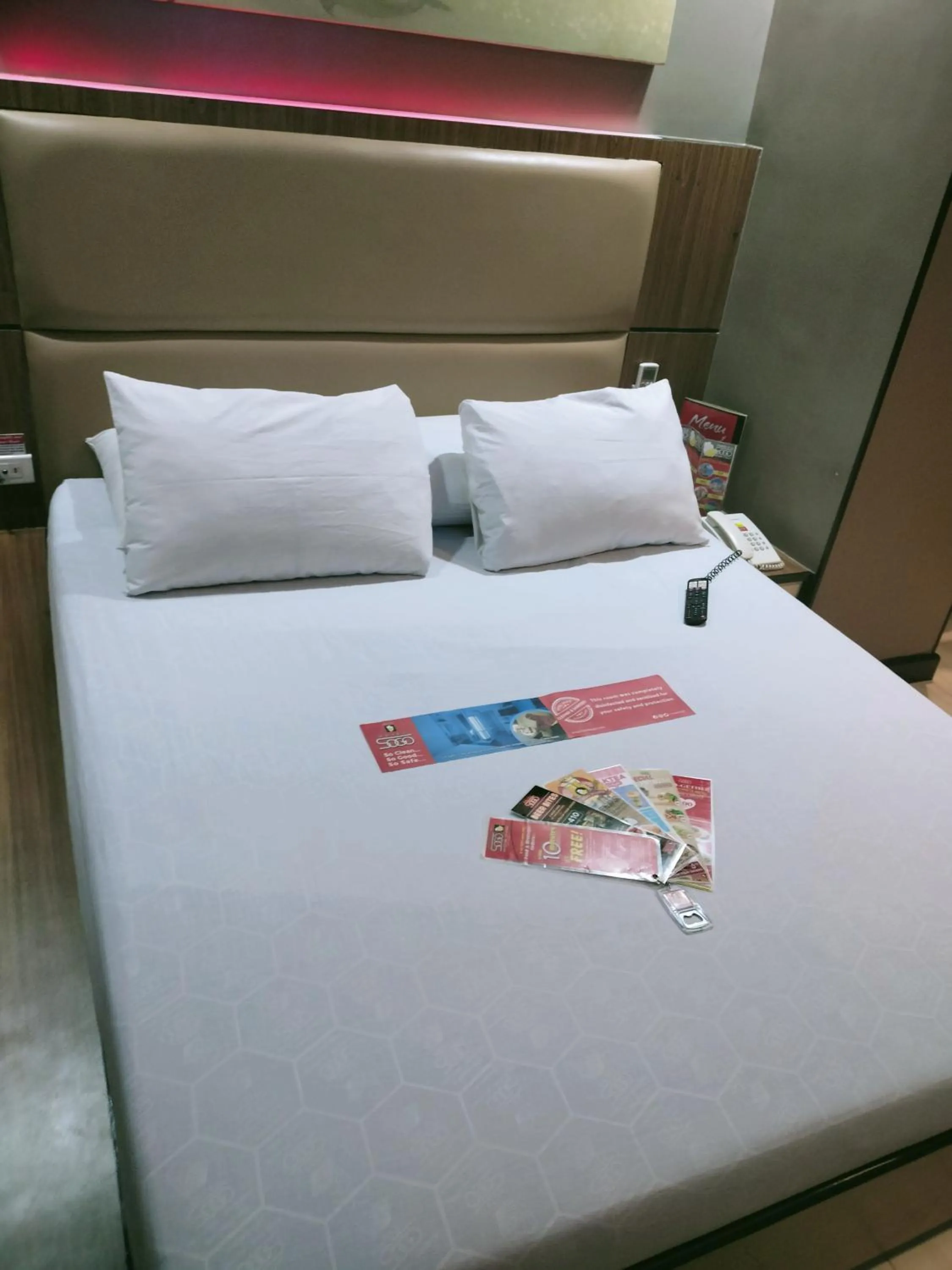 Bed in Hotel Sogo Edsa Taft