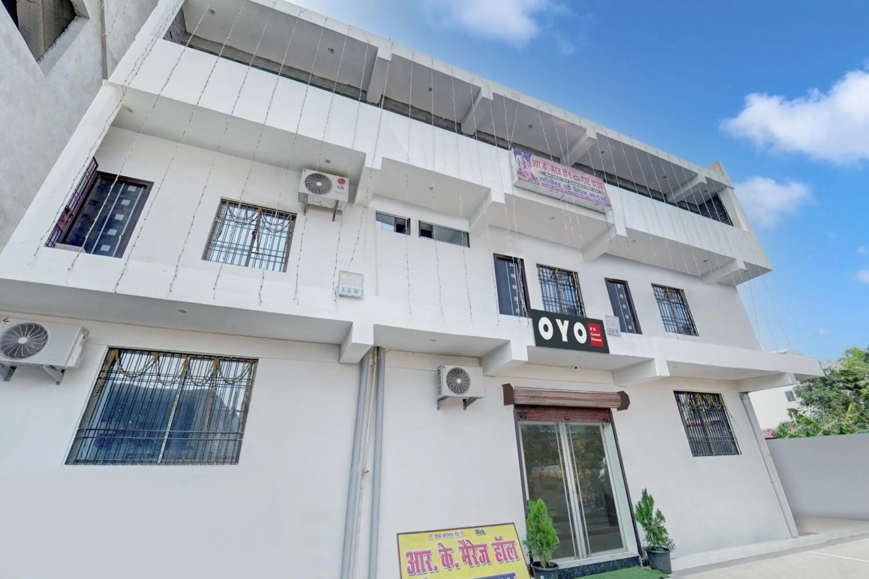 Facade/entrance in Hotel O R K Marriage Hall and Guest House