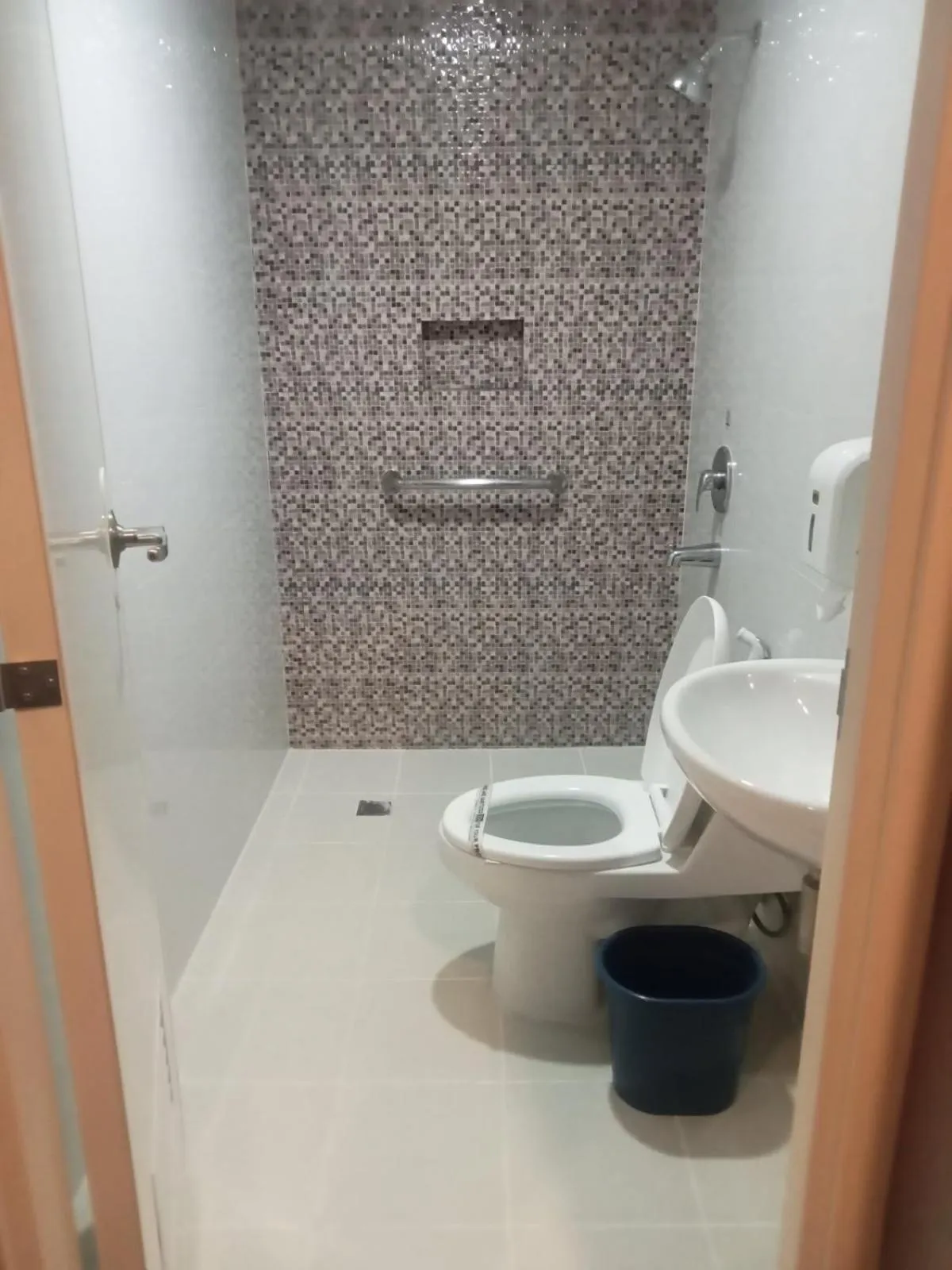 Bathroom in Hotel Sogo Pasay Wood Street