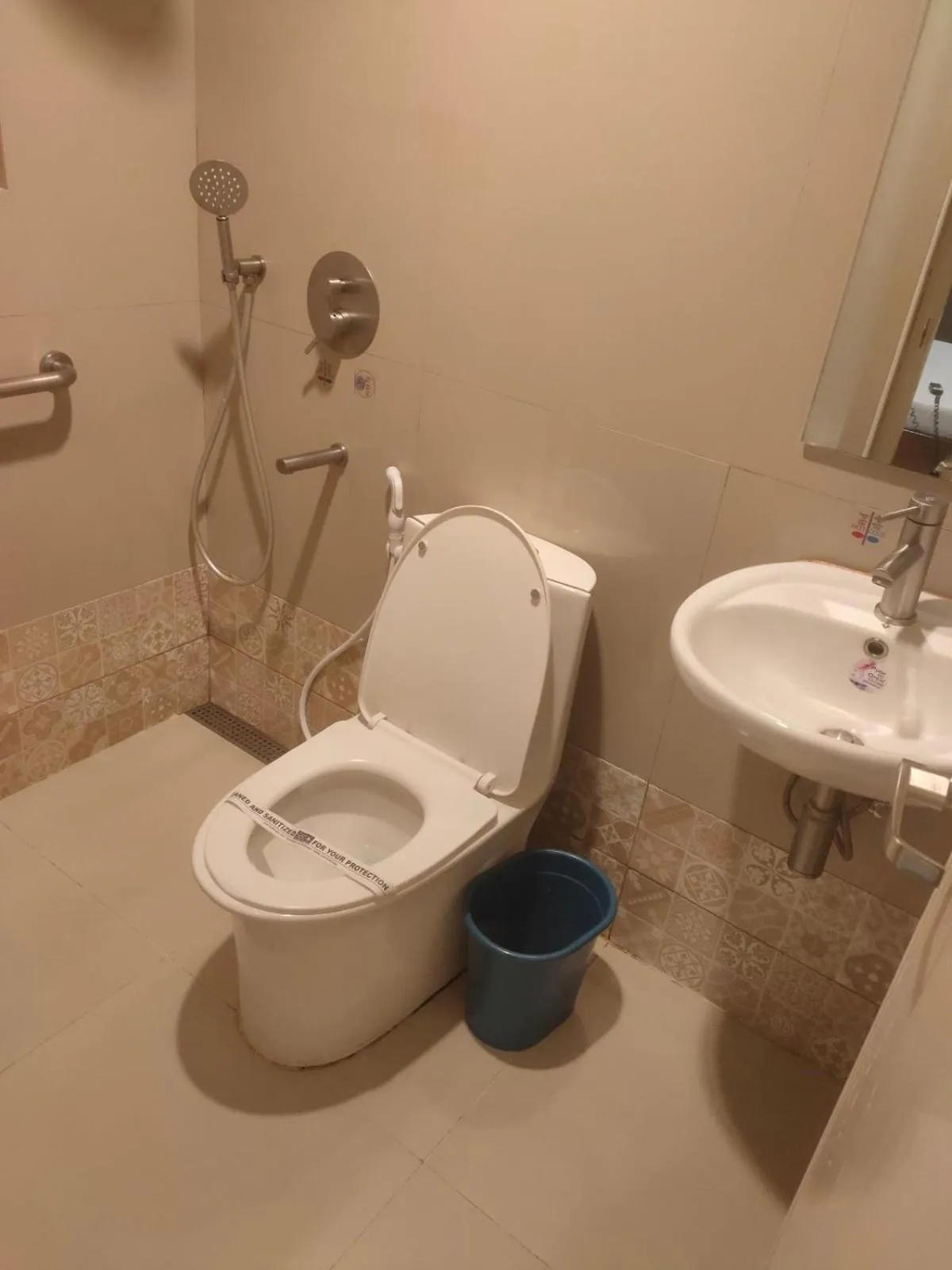 Bathroom in Hotel Sogo Macapagal