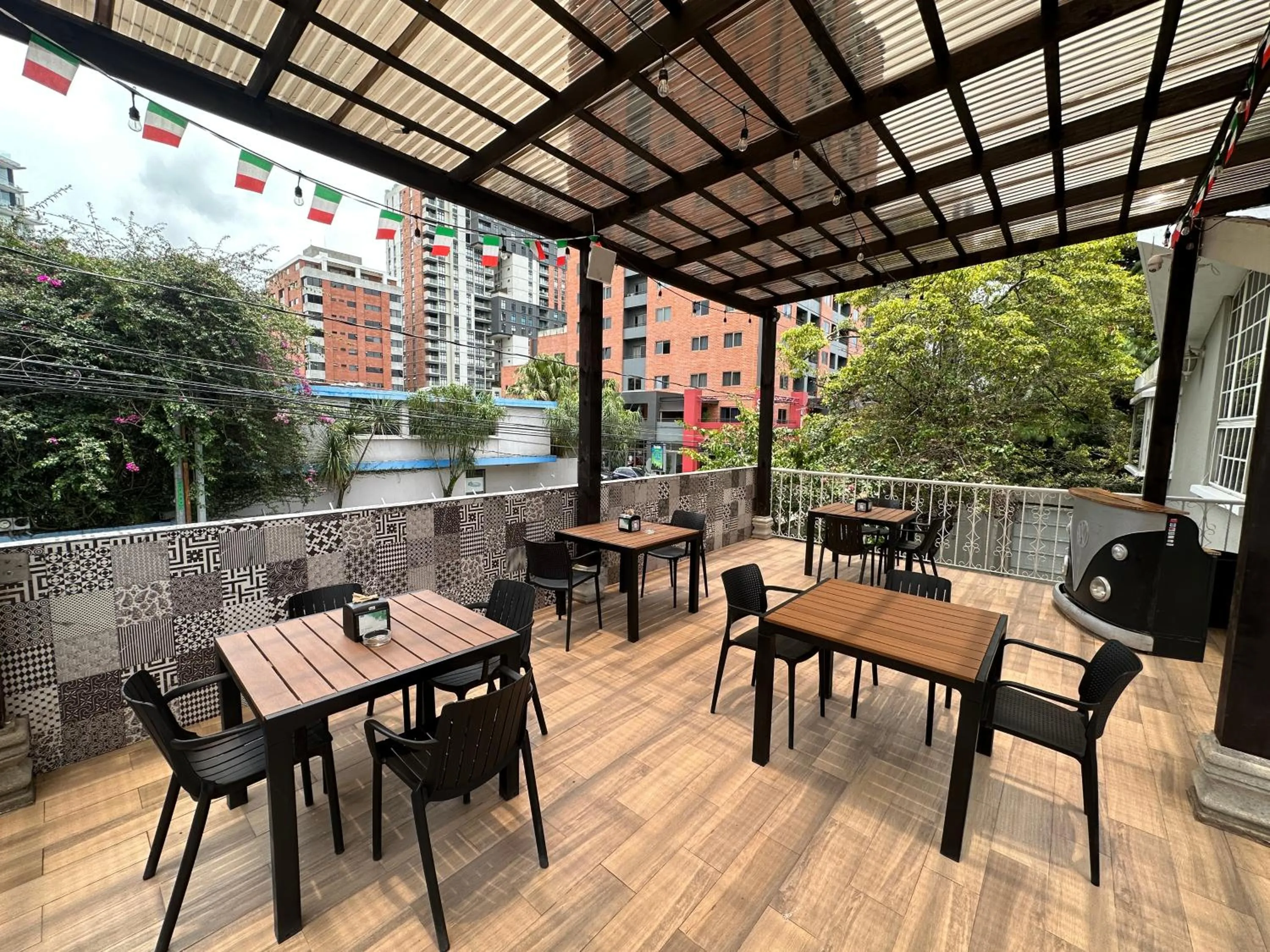 Restaurant/places to eat in Villa Sicilia