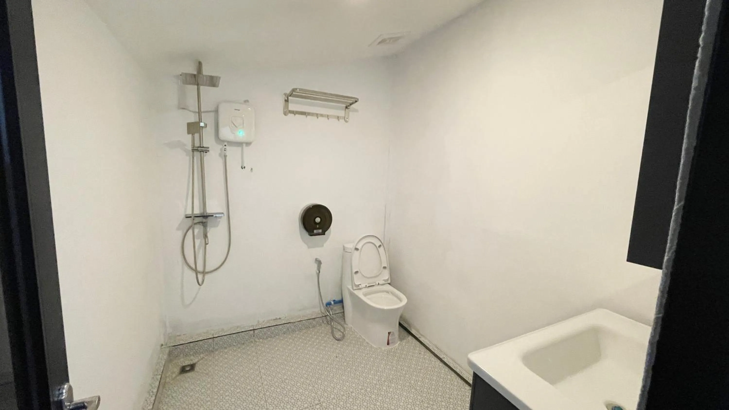 Bathroom in Koh Rong Beach Hostel and Bungalows