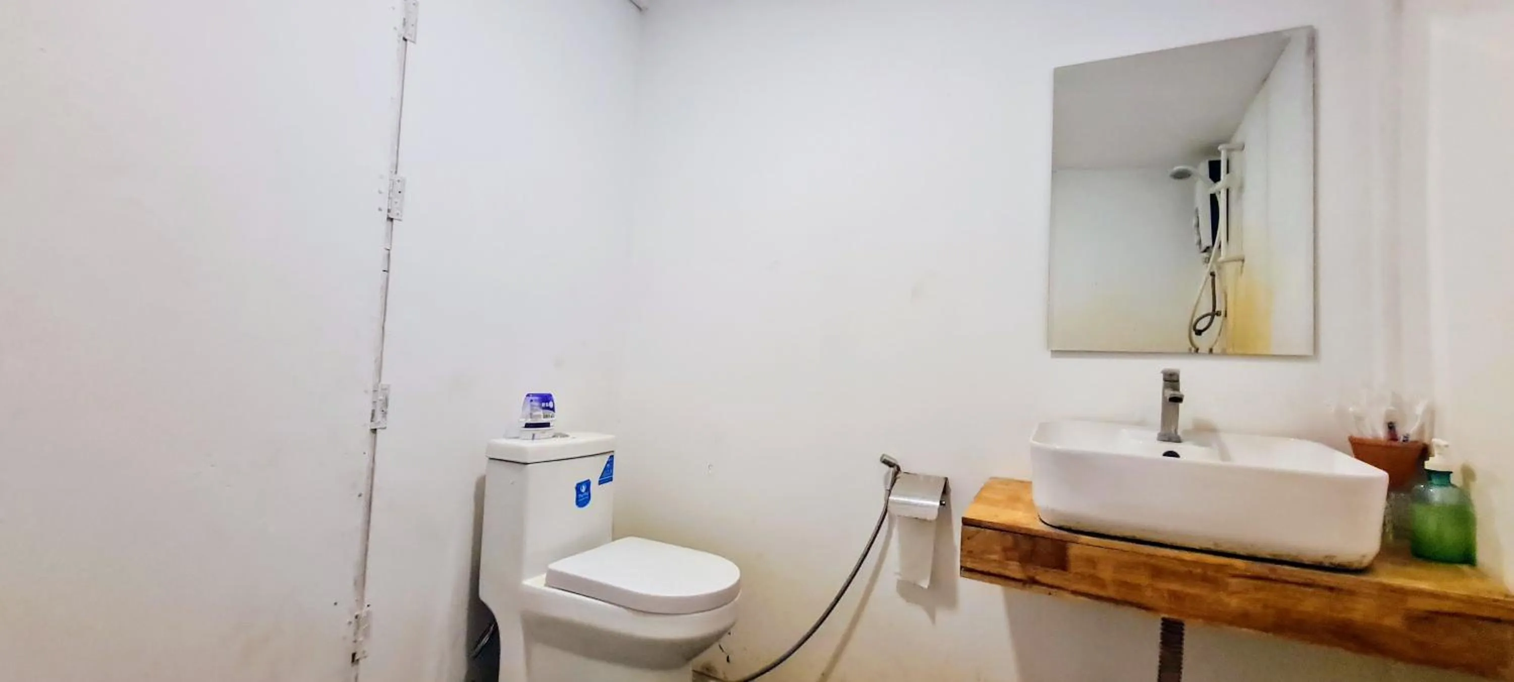 Bathroom in Koh Rong Beach Hostel and Bungalows