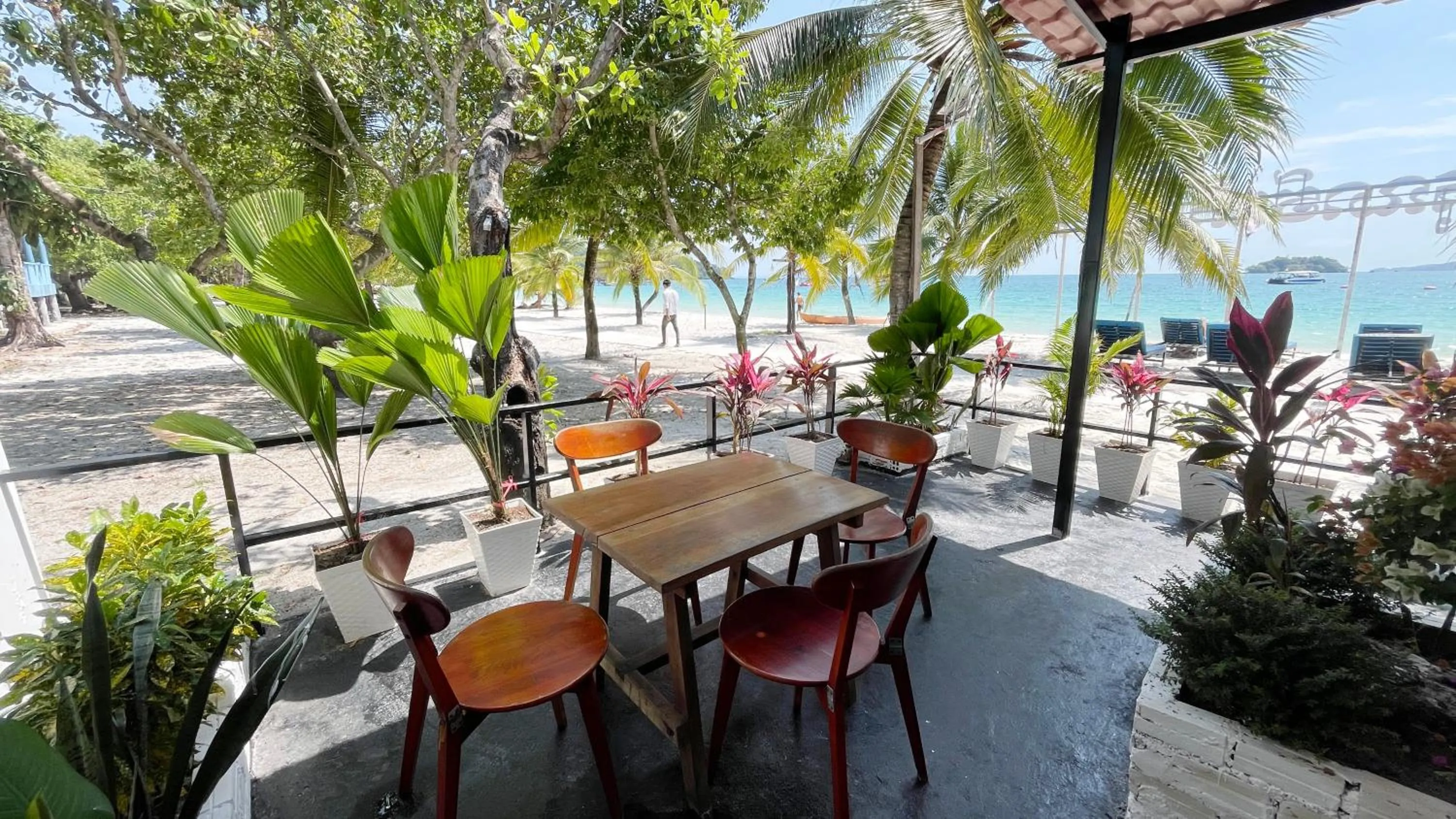 Balcony/Terrace in Koh Rong Beach Hostel and Bungalows