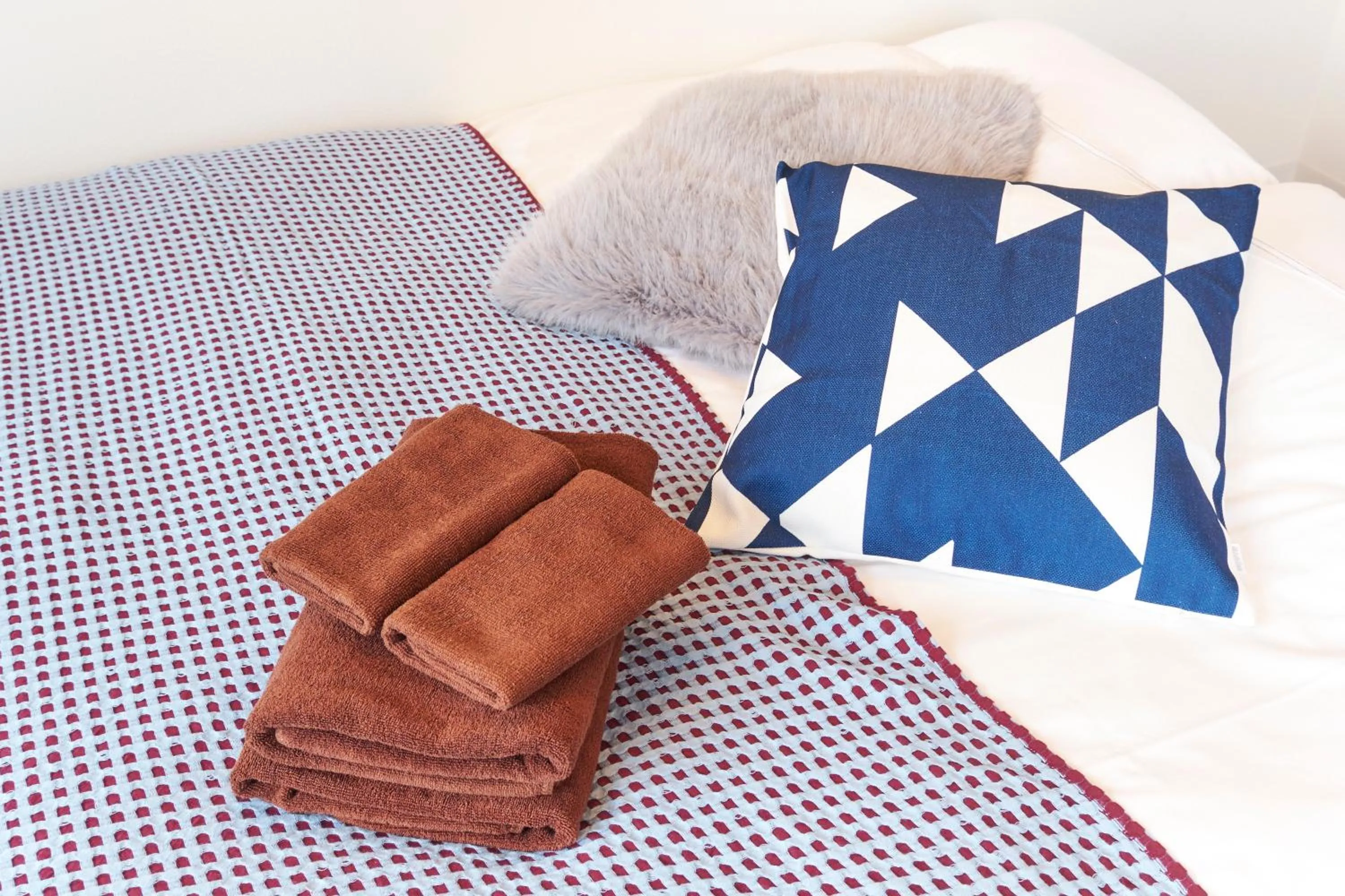 Bed in MATSUMIZAKA Hill by Tranova