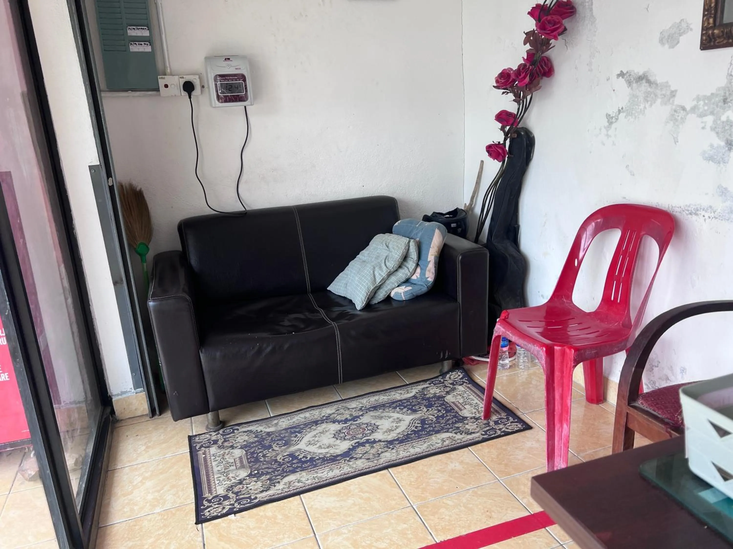 Lobby or reception in OYO 90981 Chenang Rest House 1