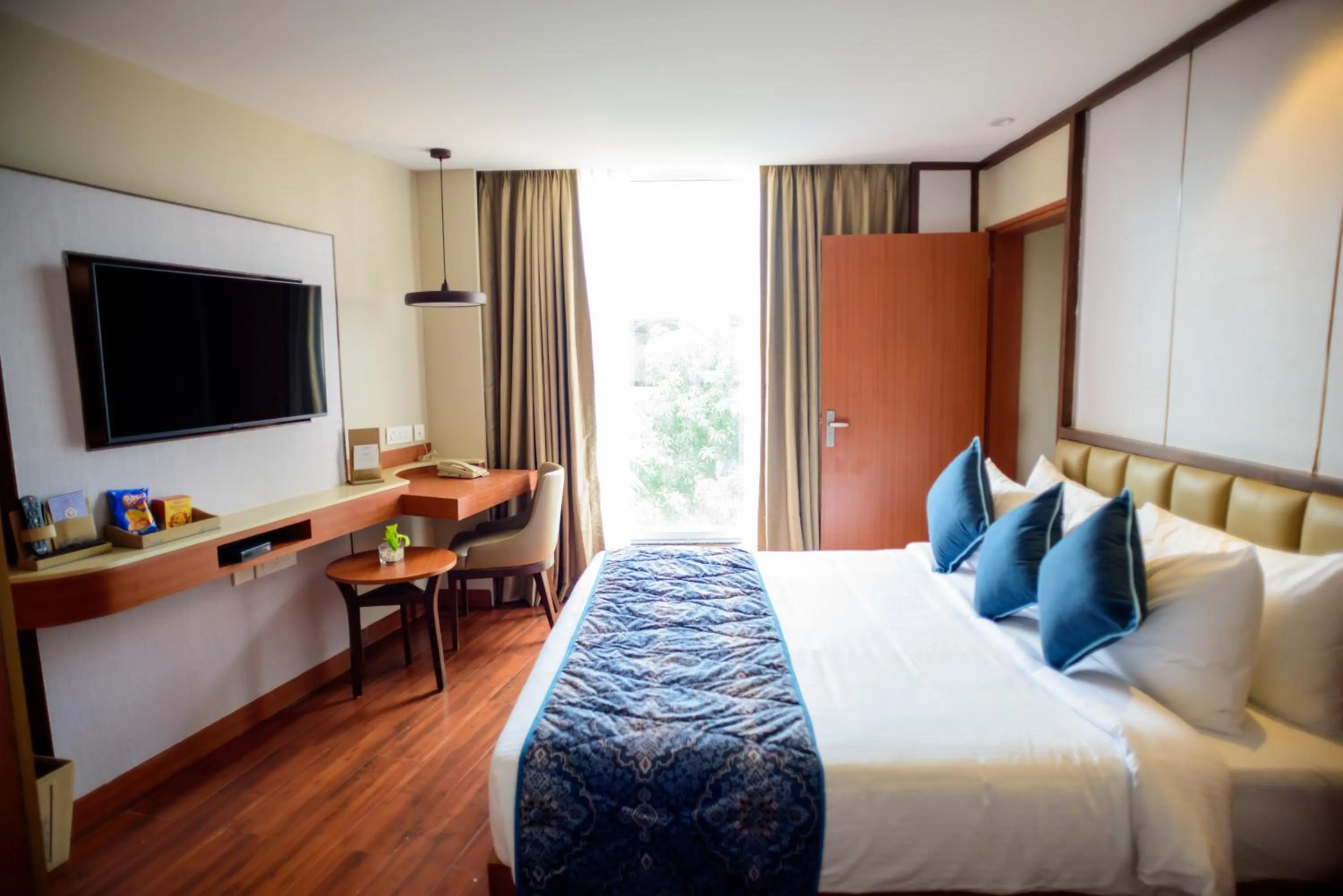 TV and multimedia, Bed in Fortune Select Candolim, Goa - Member ITC Hotels' Group