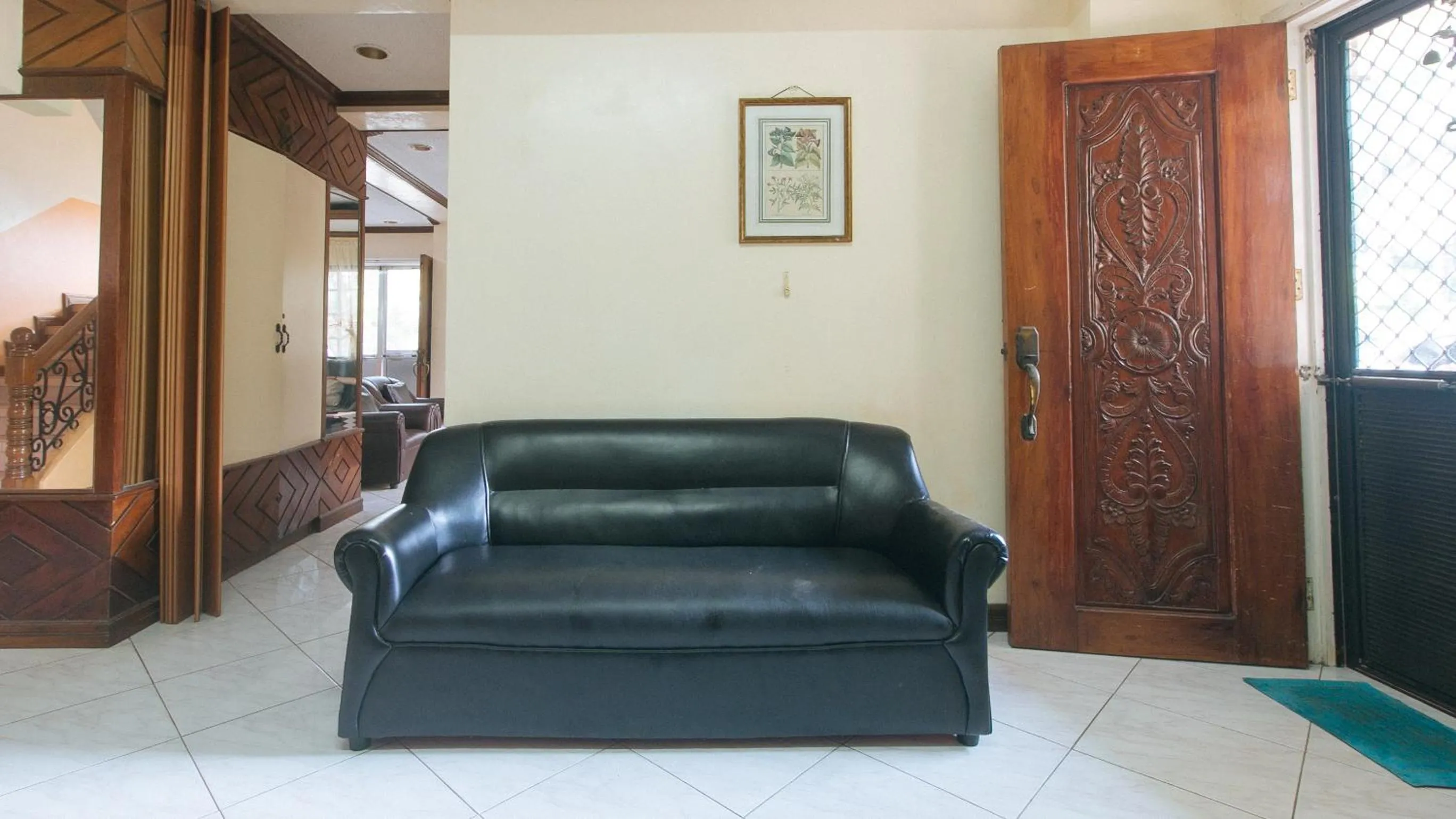 Lobby or reception in RedDoorz @ Tondaligan Beach Hotel