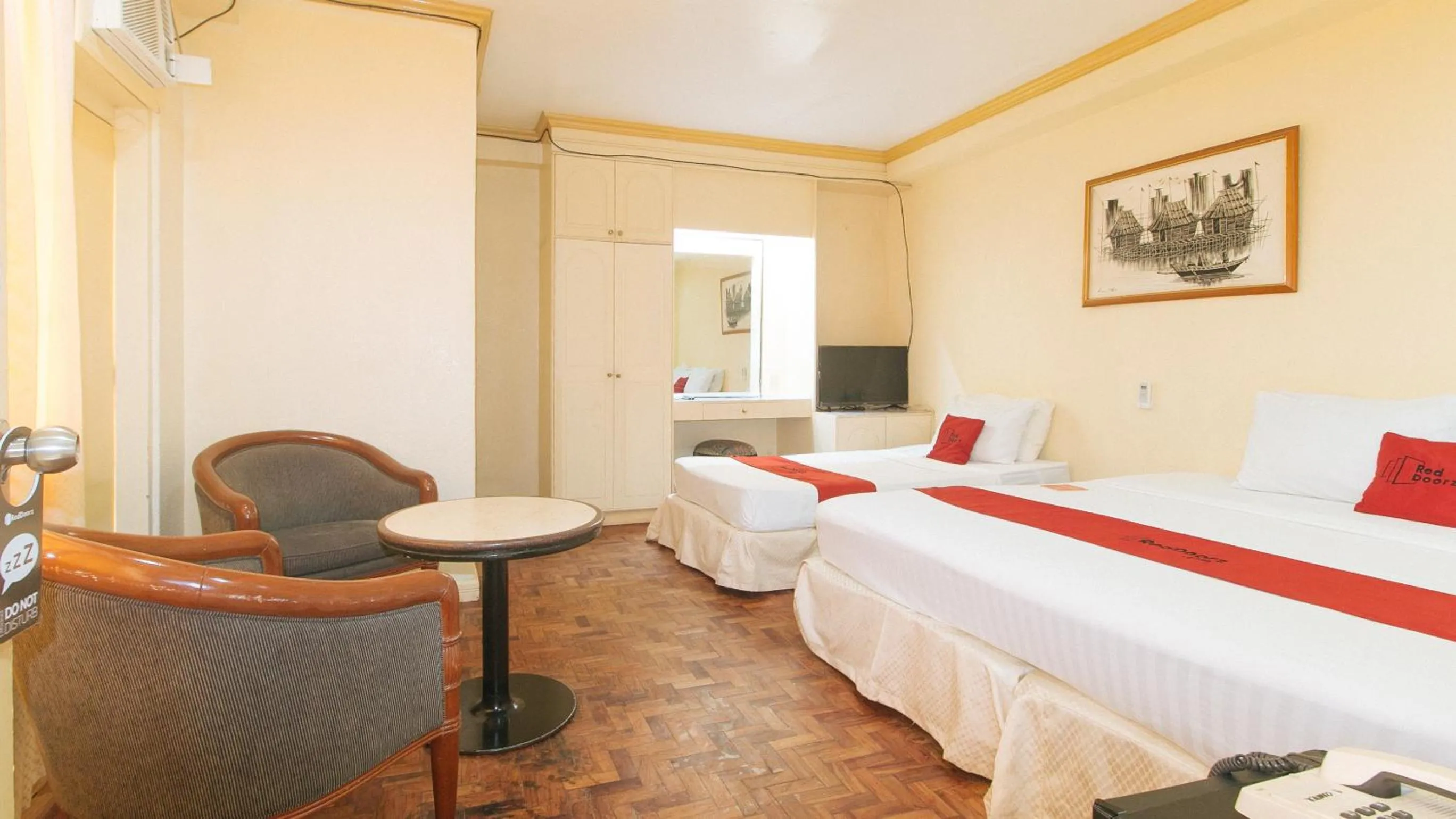 Bed in RedDoorz @ Tondaligan Beach Hotel