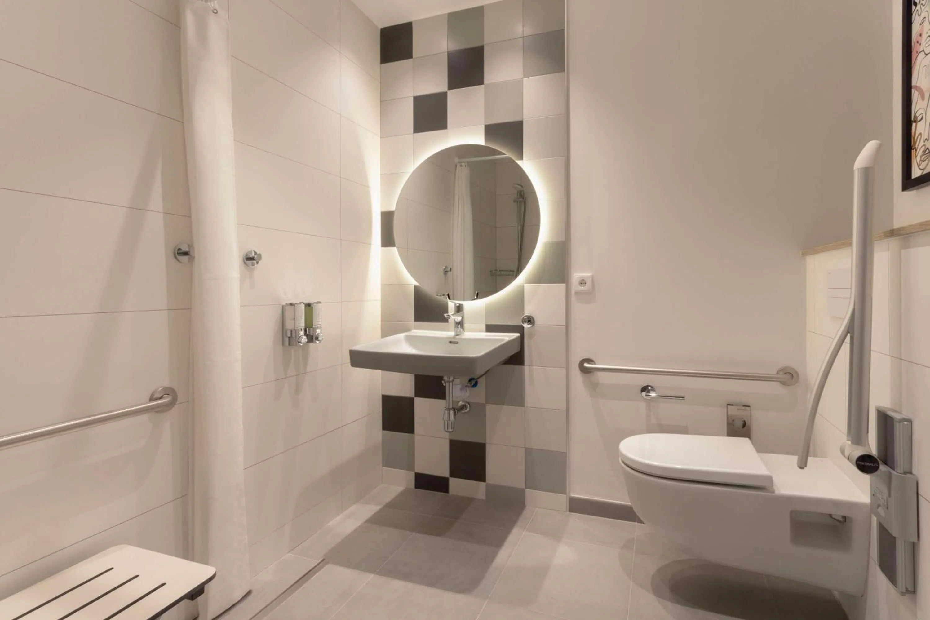 Bathroom in Hampton By Hilton Malaga Martiricos