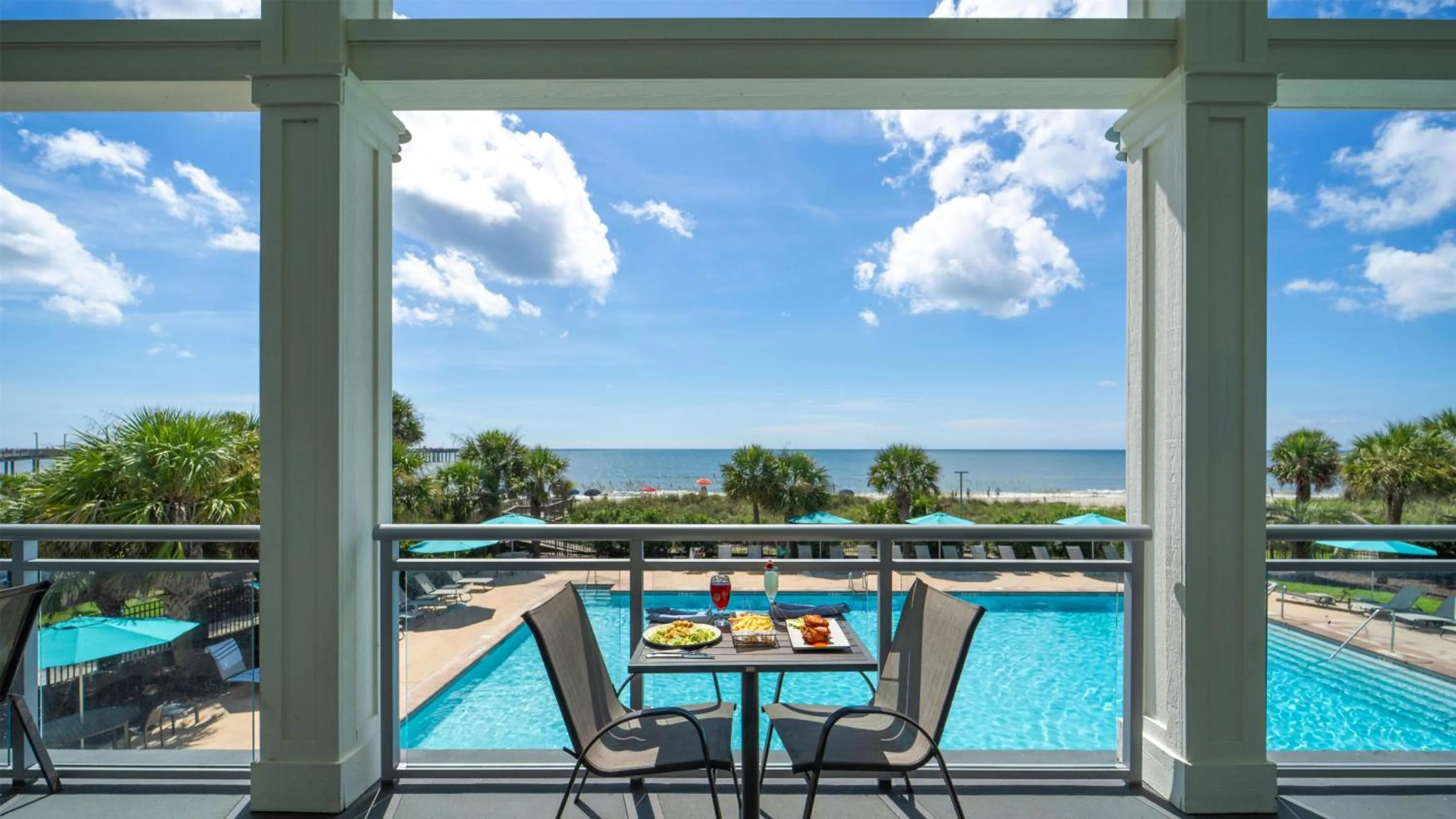 Dining area in The Ellie Beach Resort Myrtle Beach, Tapestry By Hilton