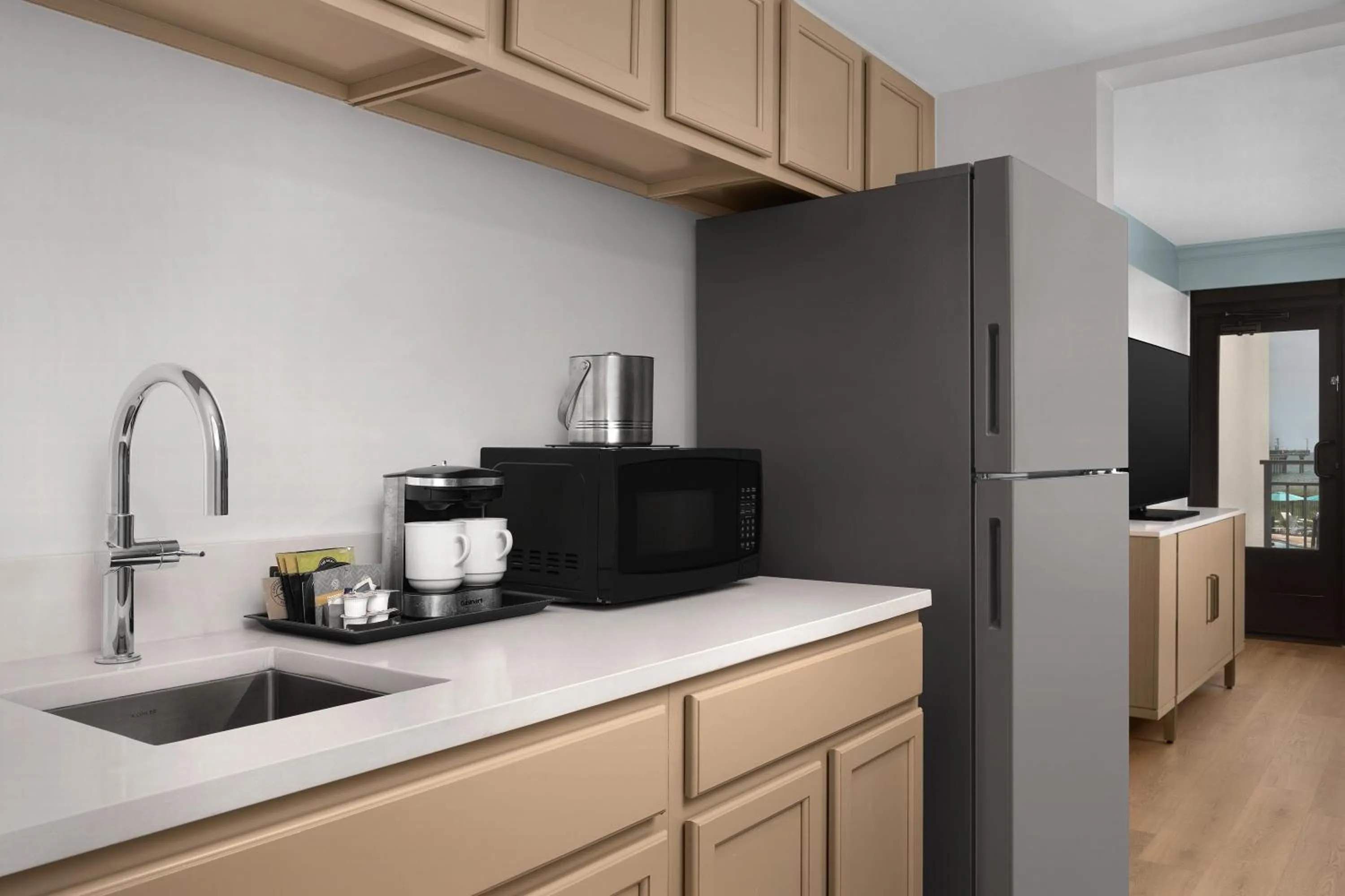 Kitchen or kitchenette in The Ellie Beach Resort Myrtle Beach, Tapestry By Hilton