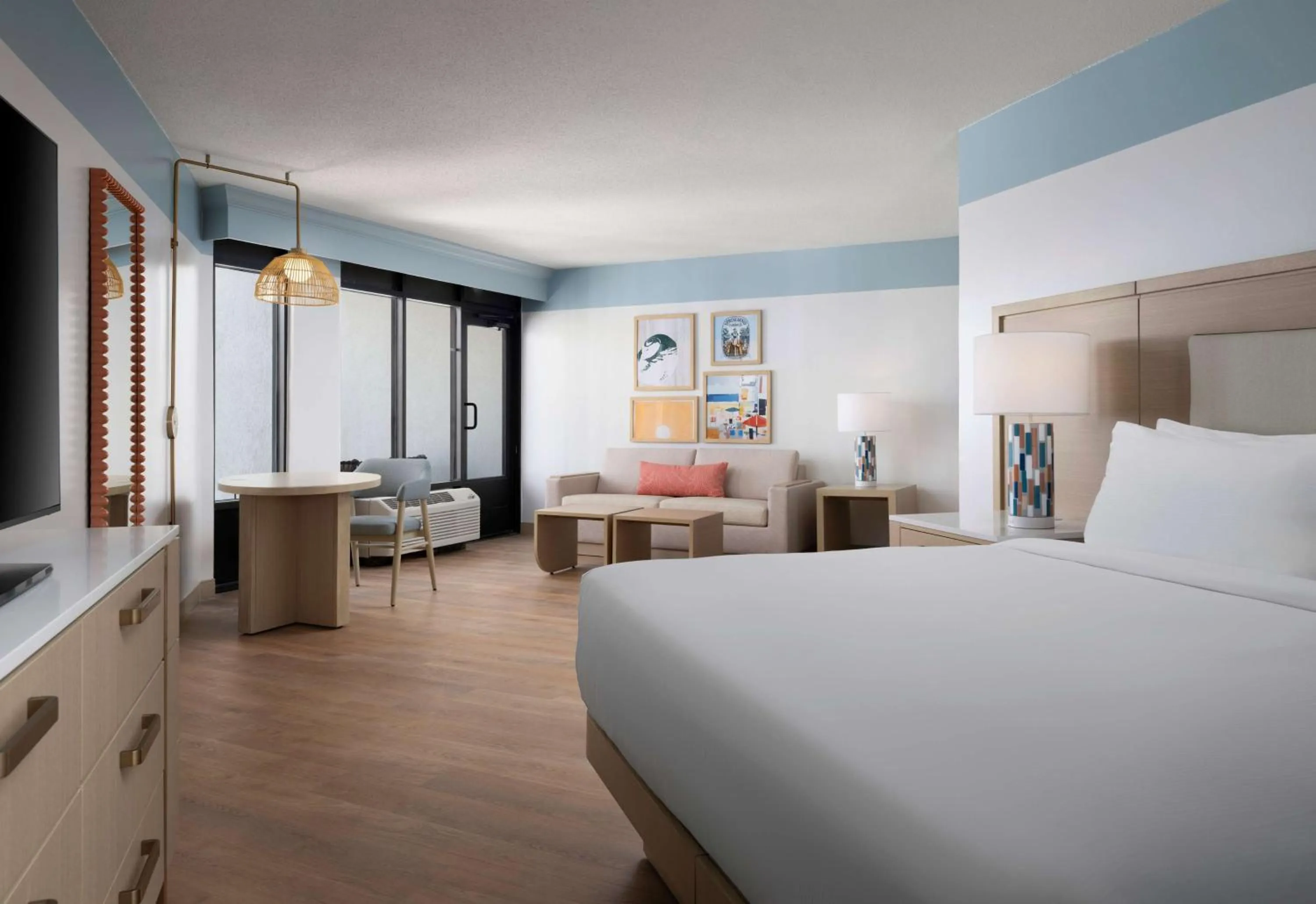 TV and multimedia, Bed in The Ellie Beach Resort Myrtle Beach, Tapestry By Hilton