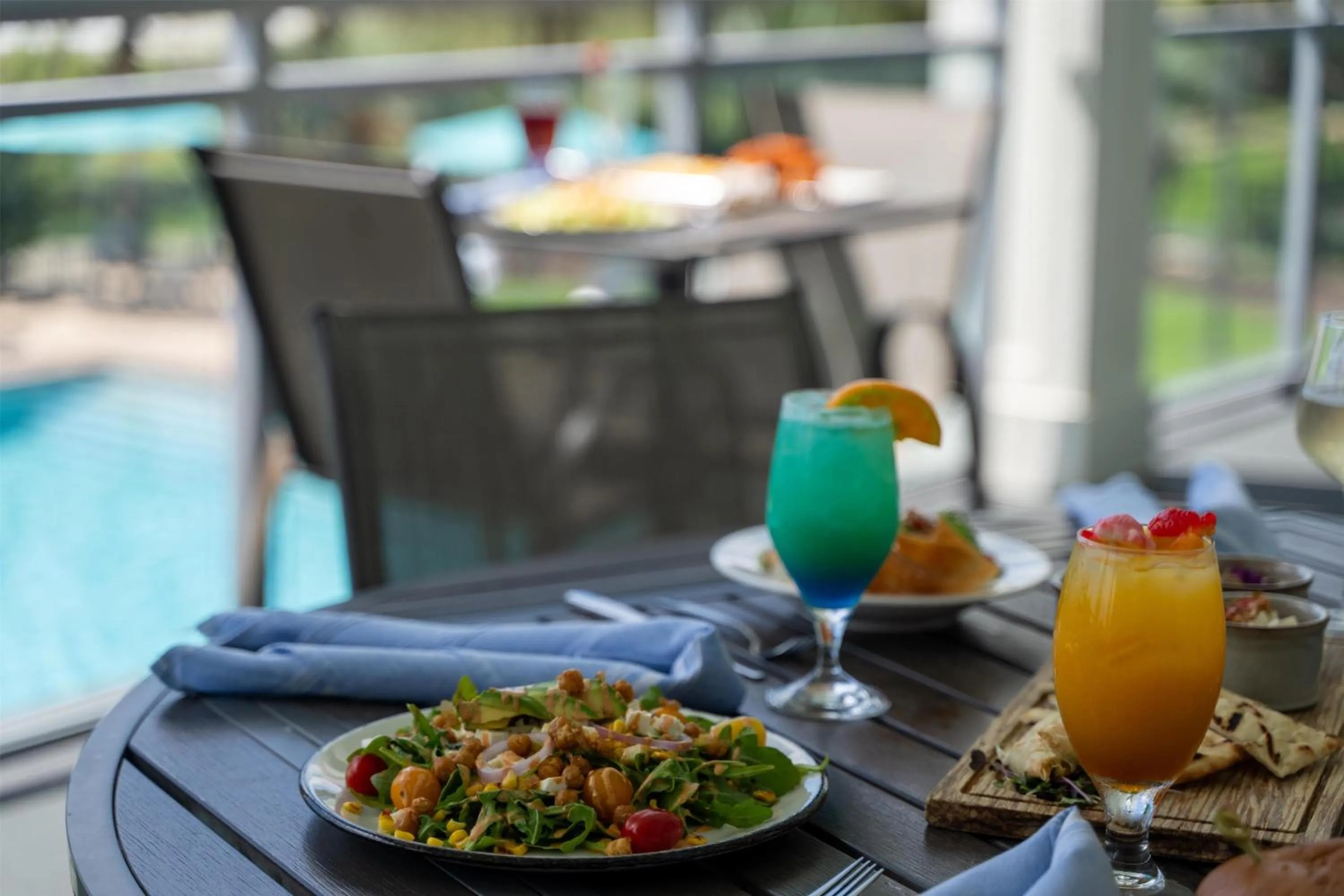 Dining area in The Ellie Beach Resort Myrtle Beach, Tapestry By Hilton