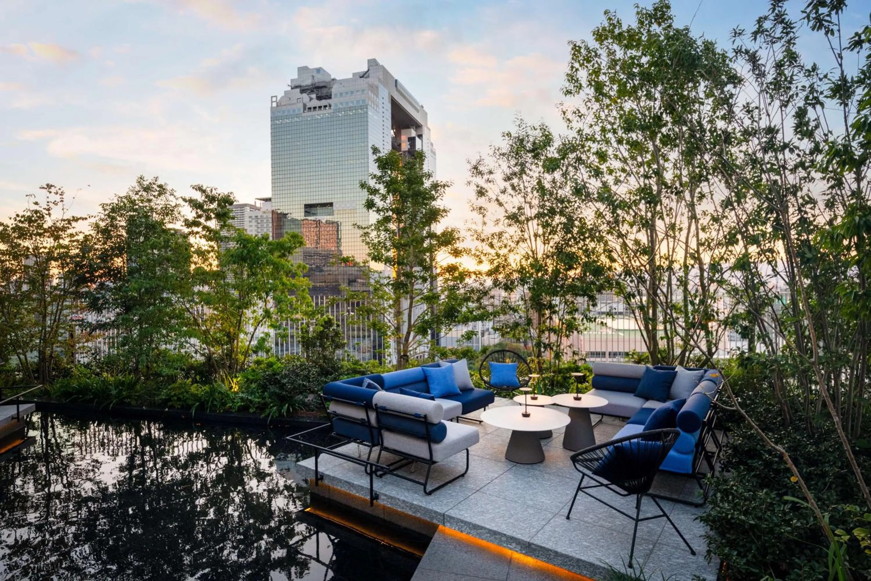 Lounge or bar in Canopy By Hilton Osaka Umeda