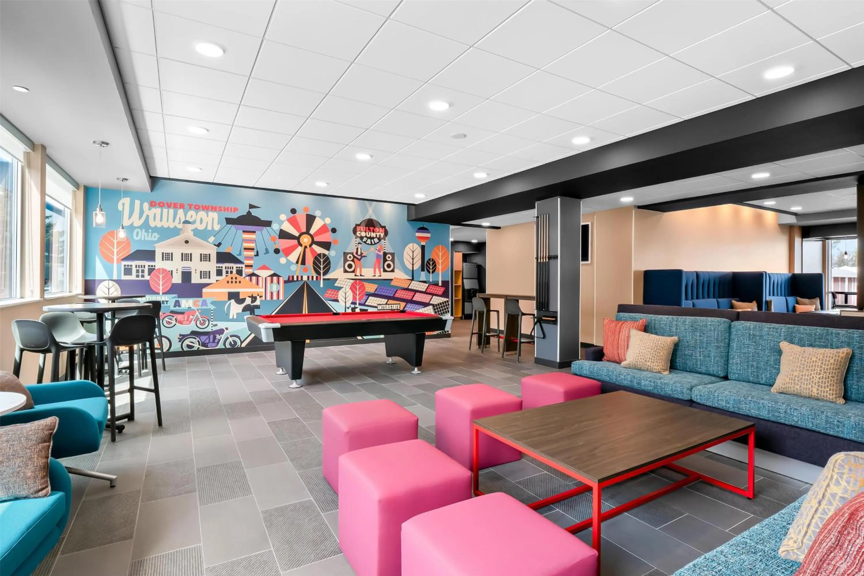 Communal lounge/ TV room in Tru By Hilton Wauseon