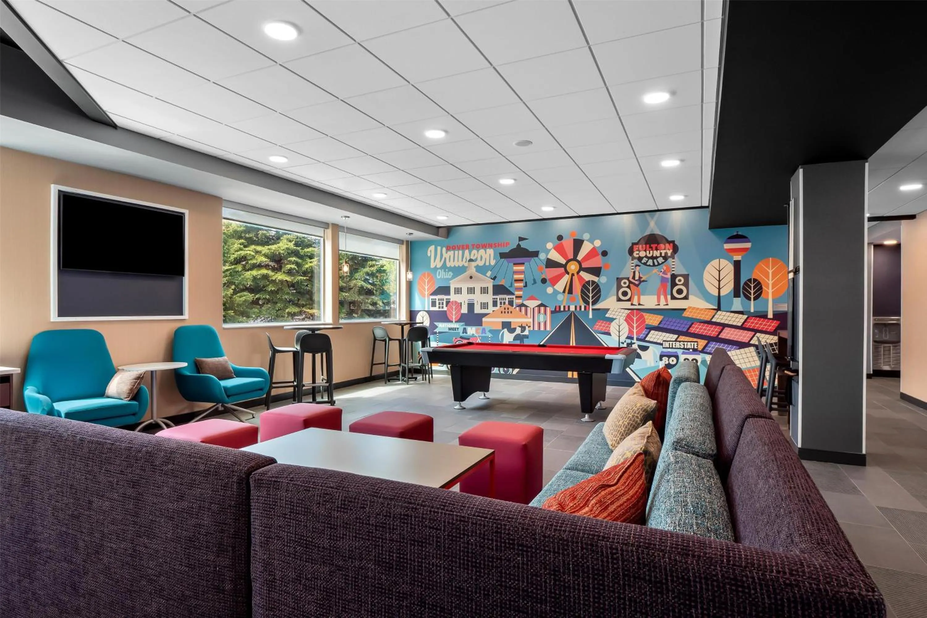 Communal lounge/ TV room in Tru By Hilton Wauseon