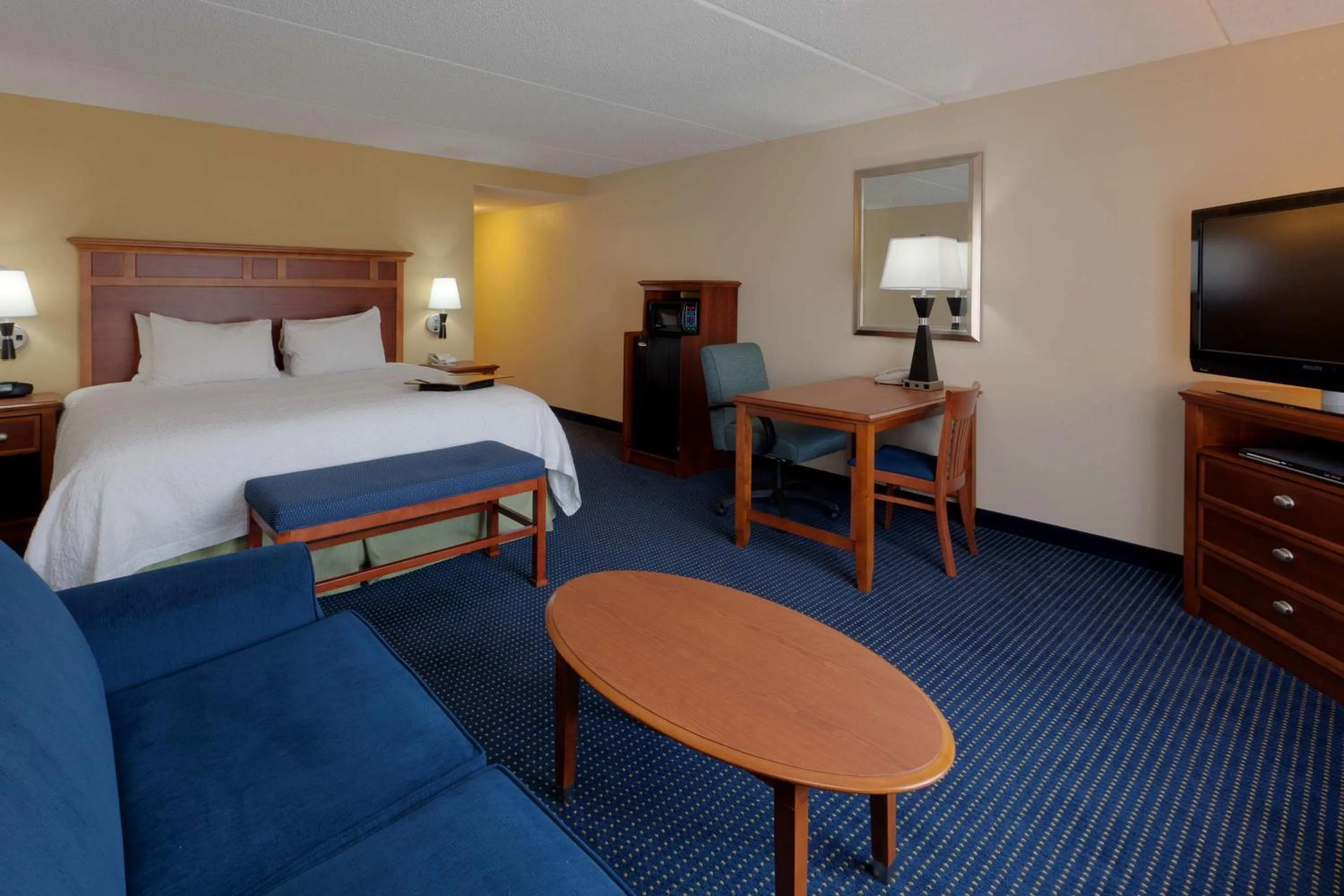 Bed in Hampton Inn Warrenton, Va