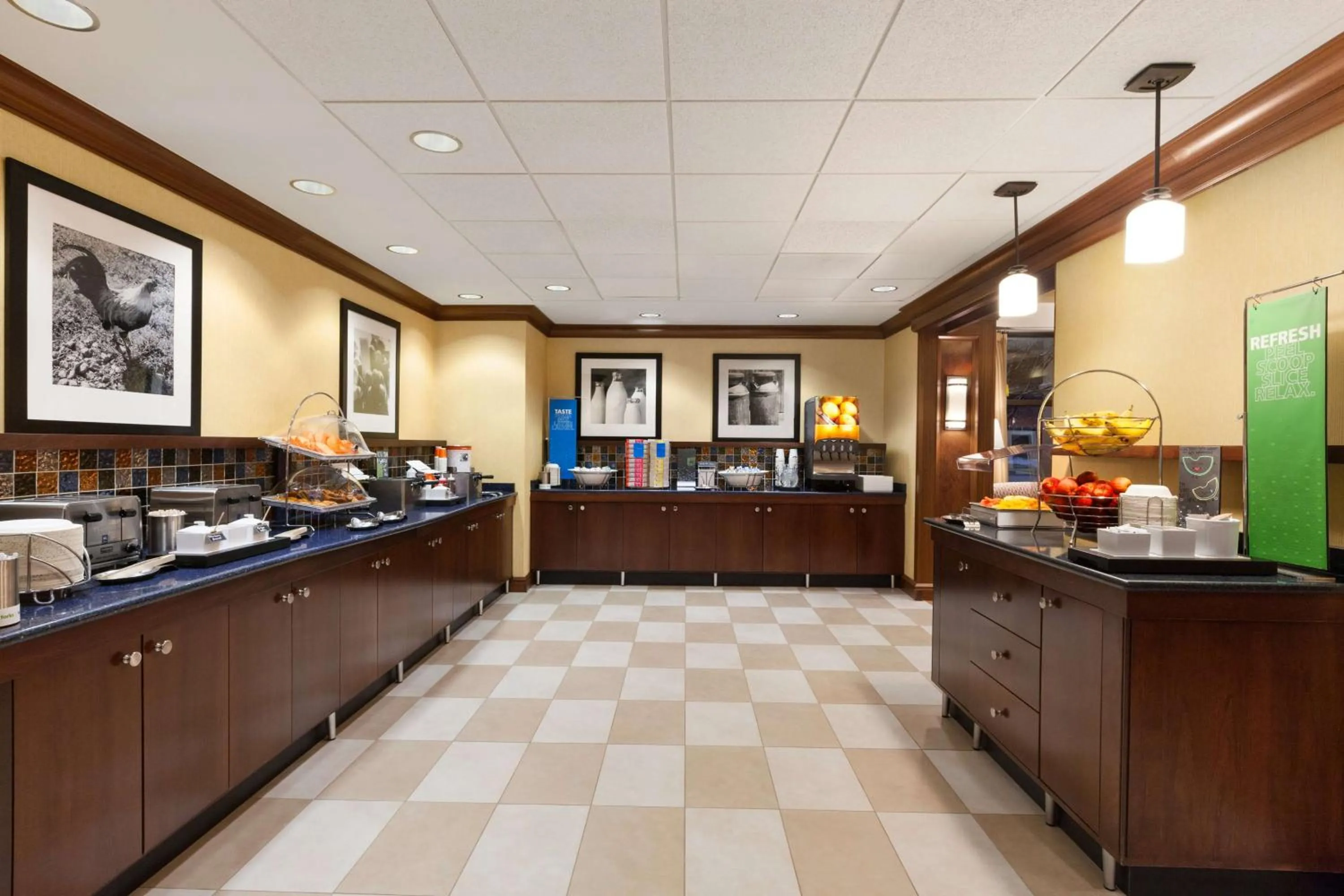 Dining area in Hampton Inn Warrenton, Va