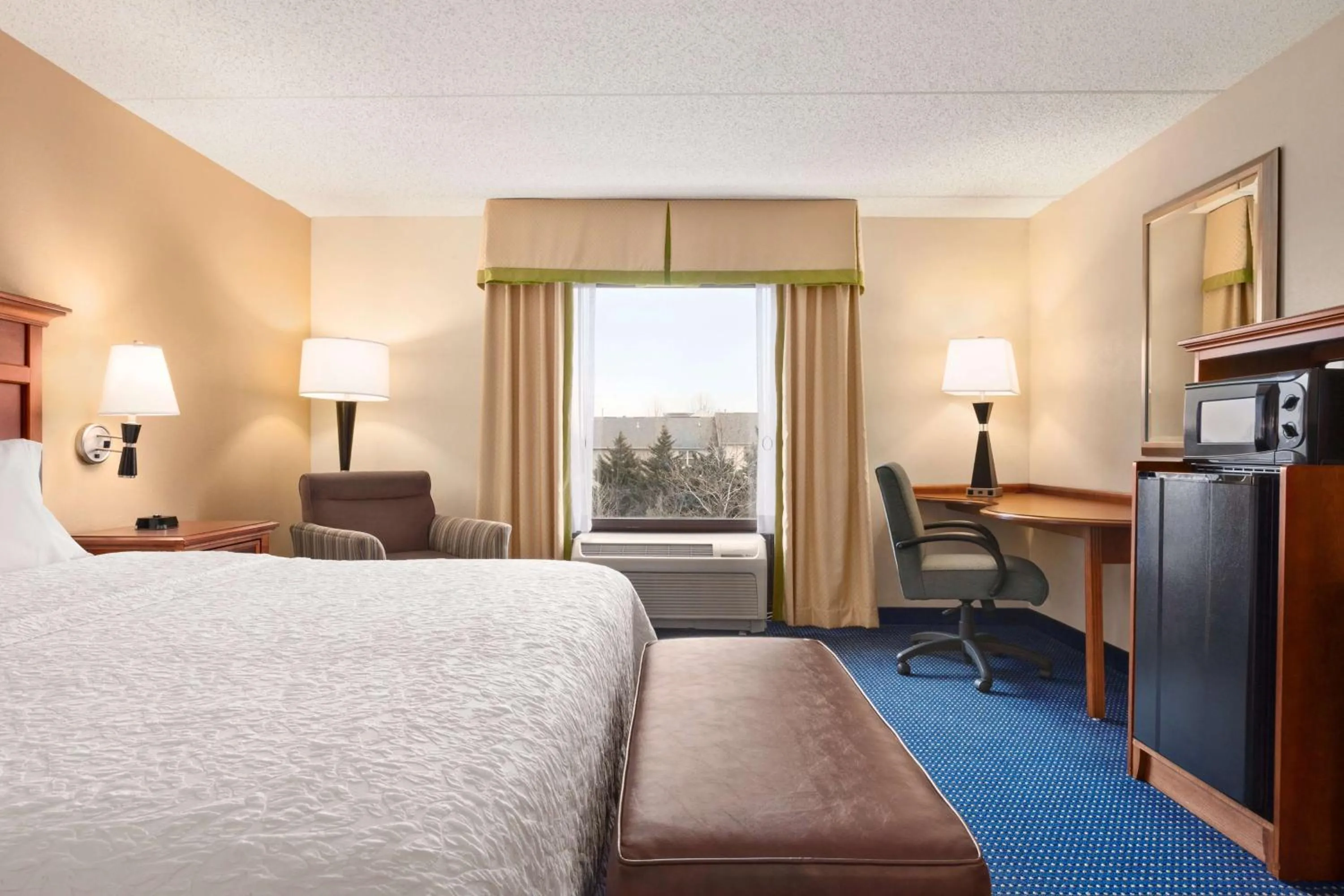 Bed in Hampton Inn Warrenton, Va