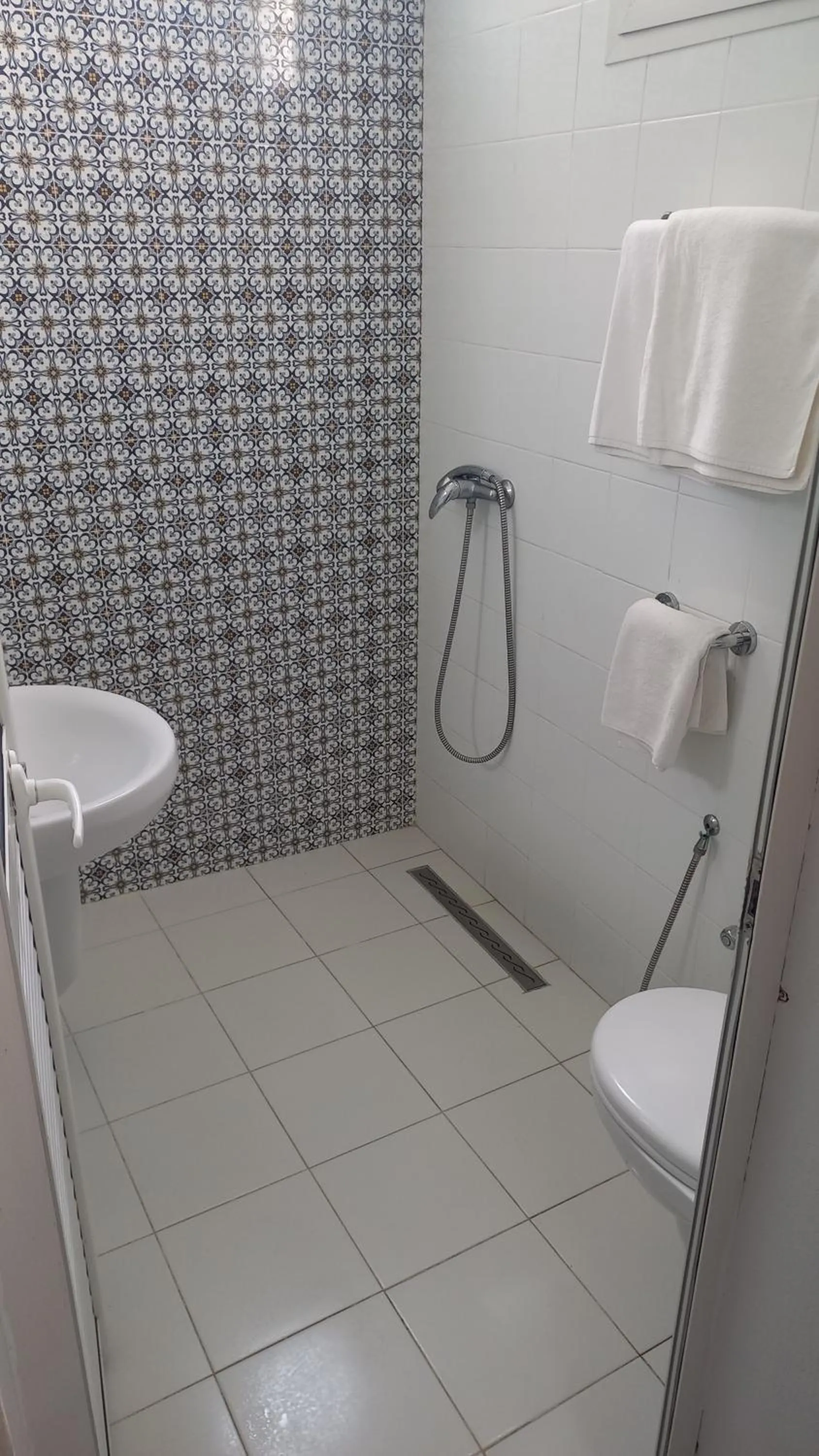 Shower in Hotel Le Khalife