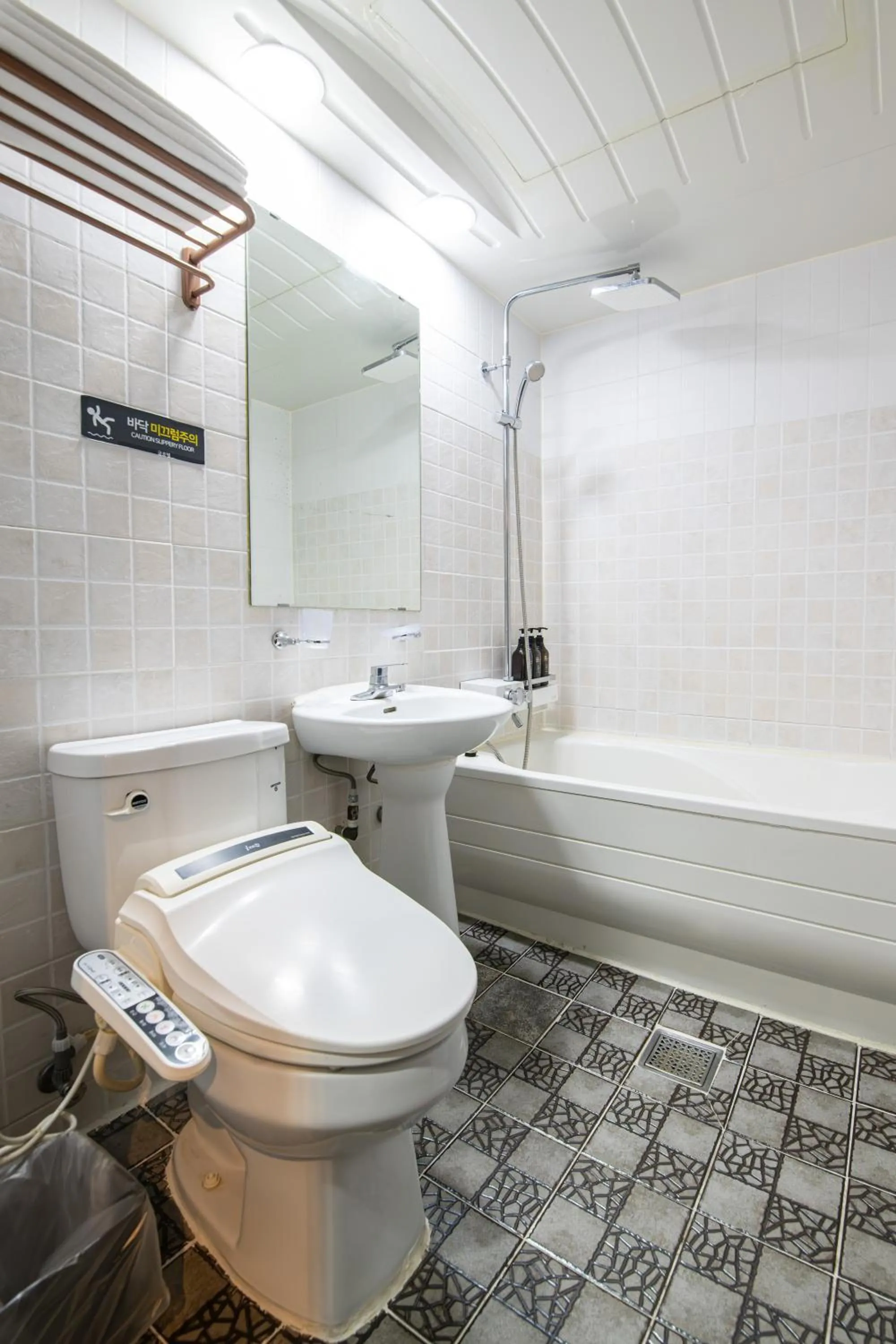 Bathroom in Gung Business Hotel