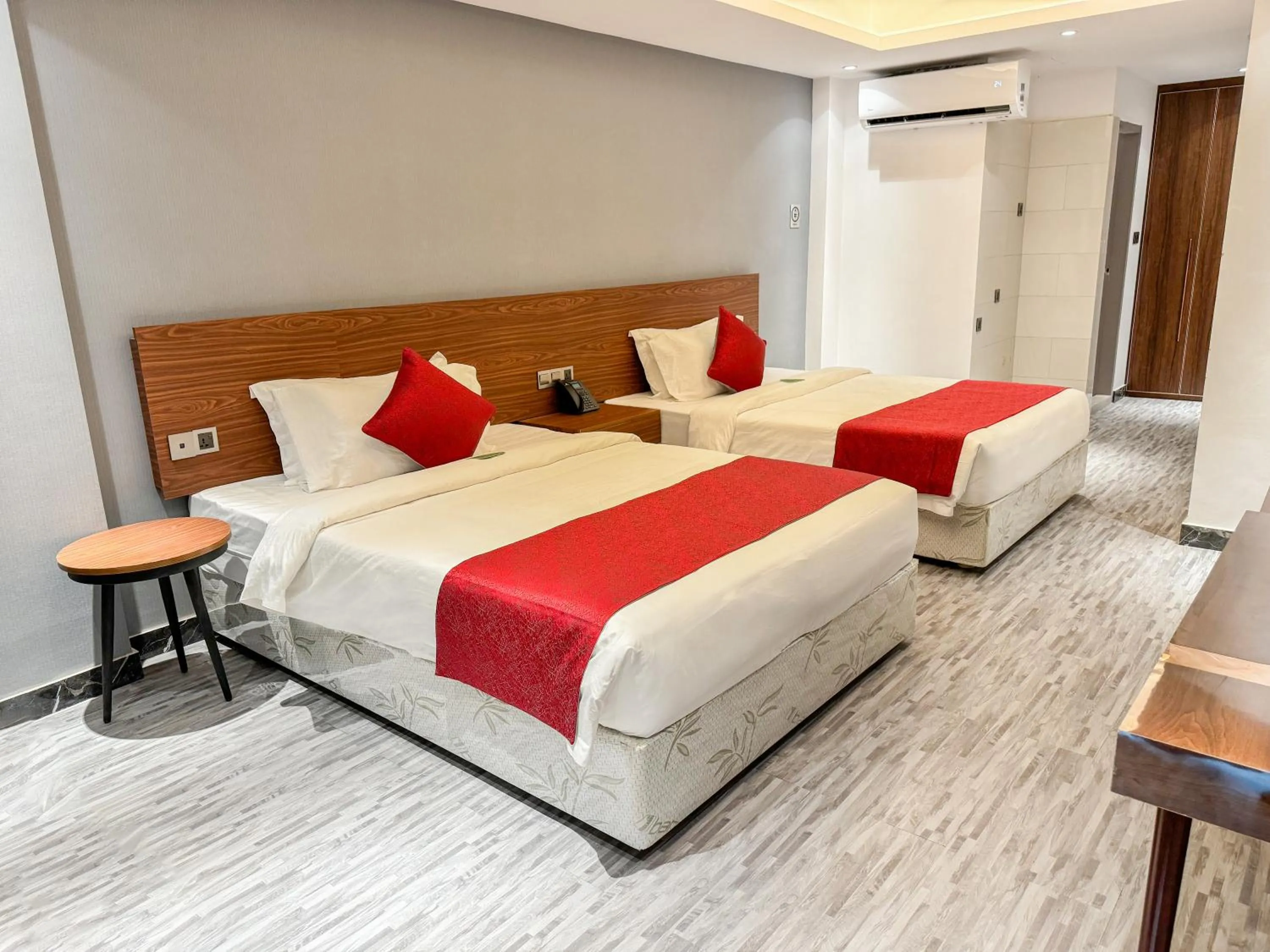 Bed in Hotel Omni Residency Baridhara