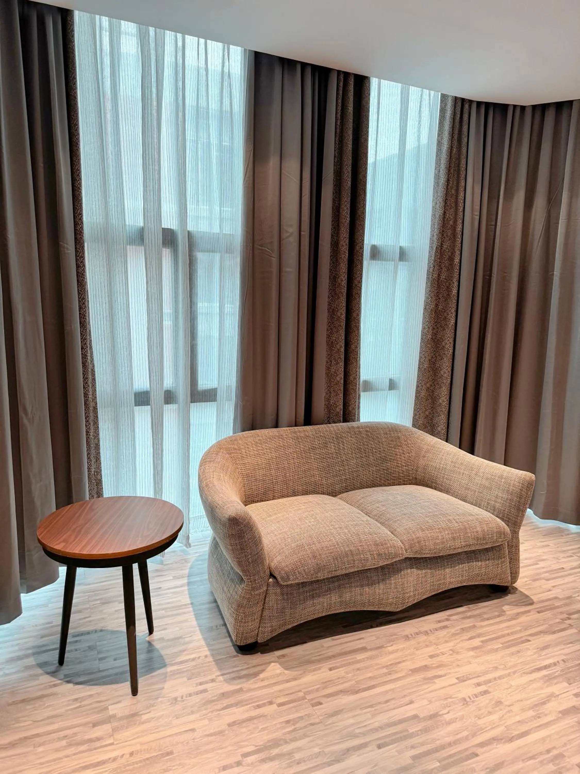 Seating area in Hotel Omni Residency Baridhara