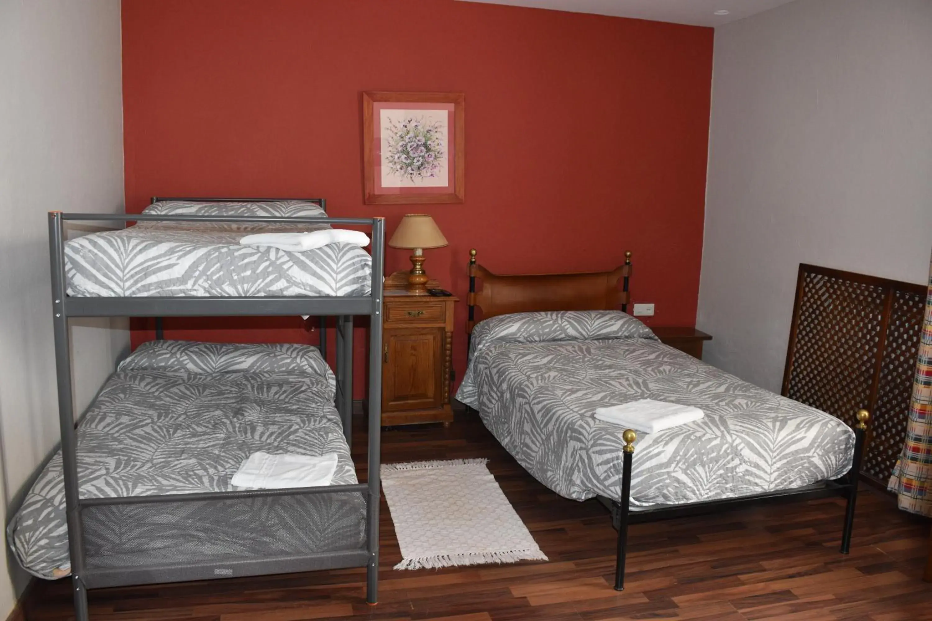 Standard Triple Room in Hotel El Refugio de Juanar Standard Triple Room in Hotel El Refugio de Juanar