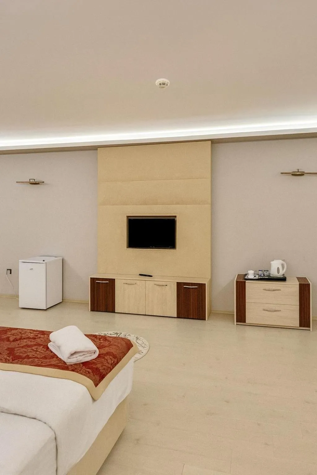 Bedroom, Bed in Cevaher Hotel & Suıtes