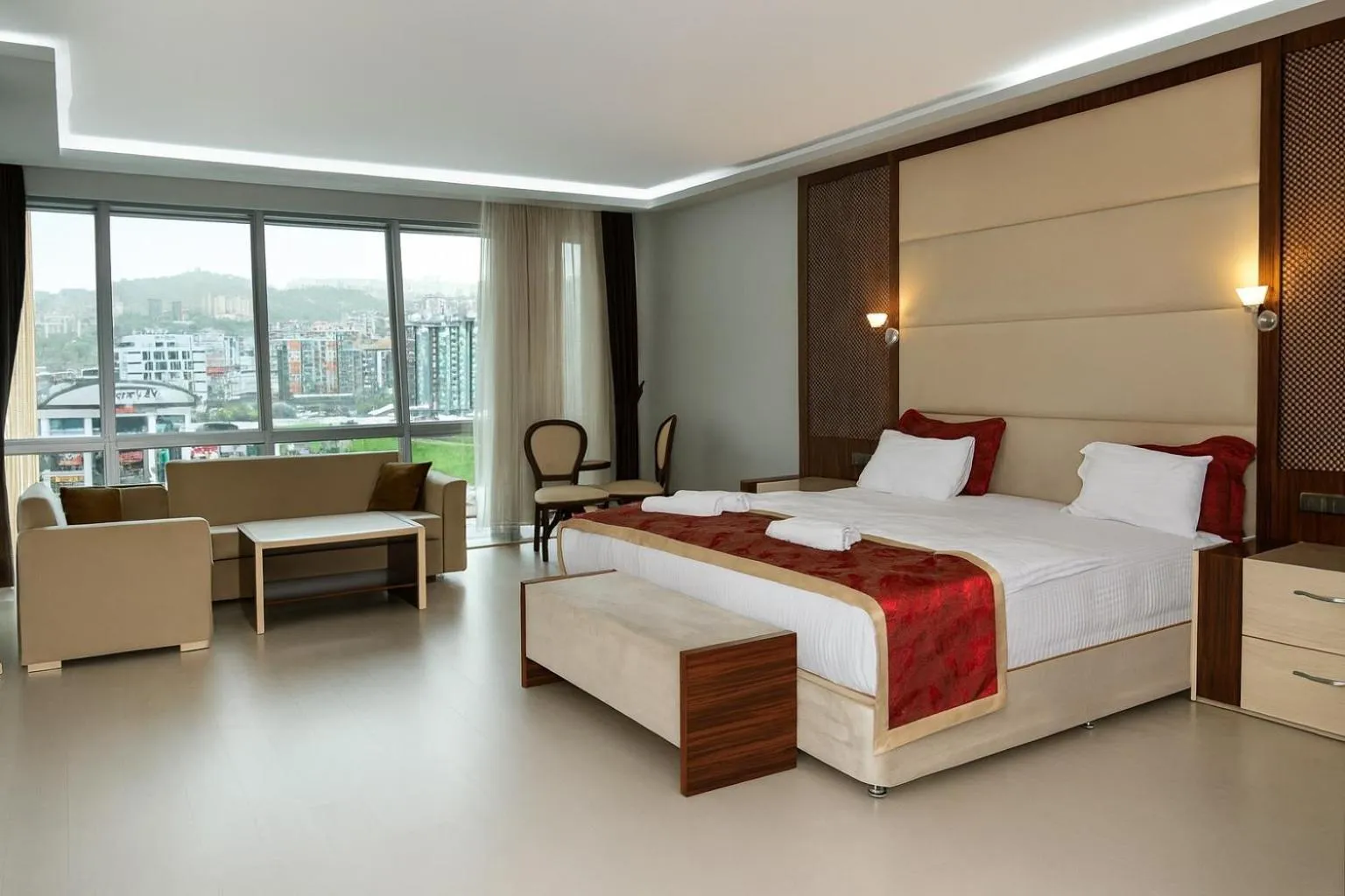 Bedroom, Bed in Cevaher Hotel & Suıtes