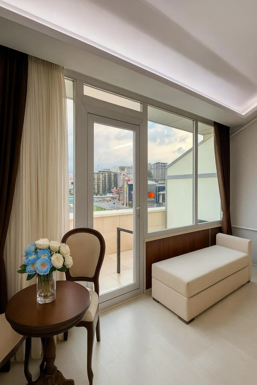 Balcony/Terrace, Bed in Cevaher Hotel & Suıtes