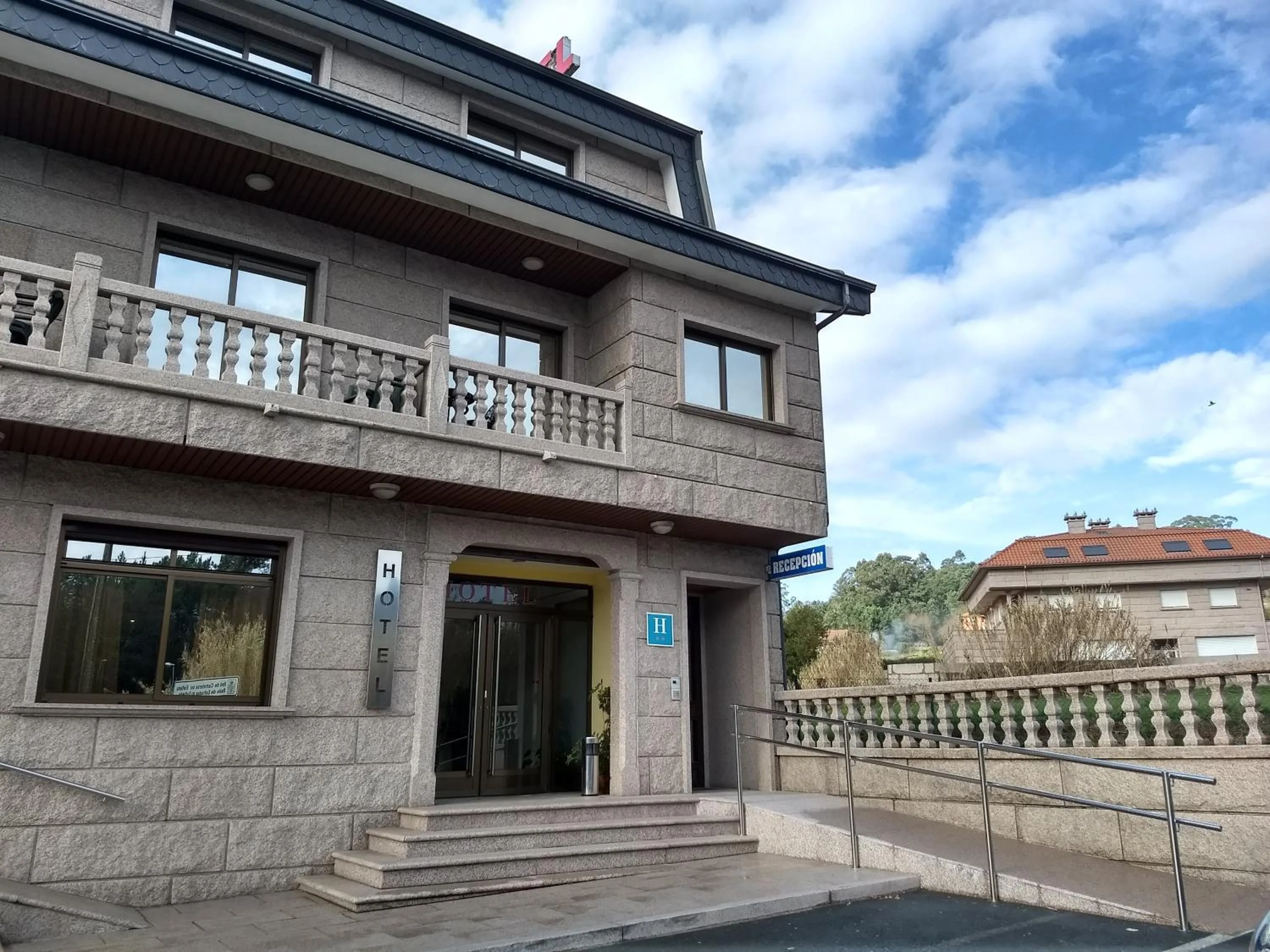 Facade/entrance in Hotel Avión by Bossh! Hotels