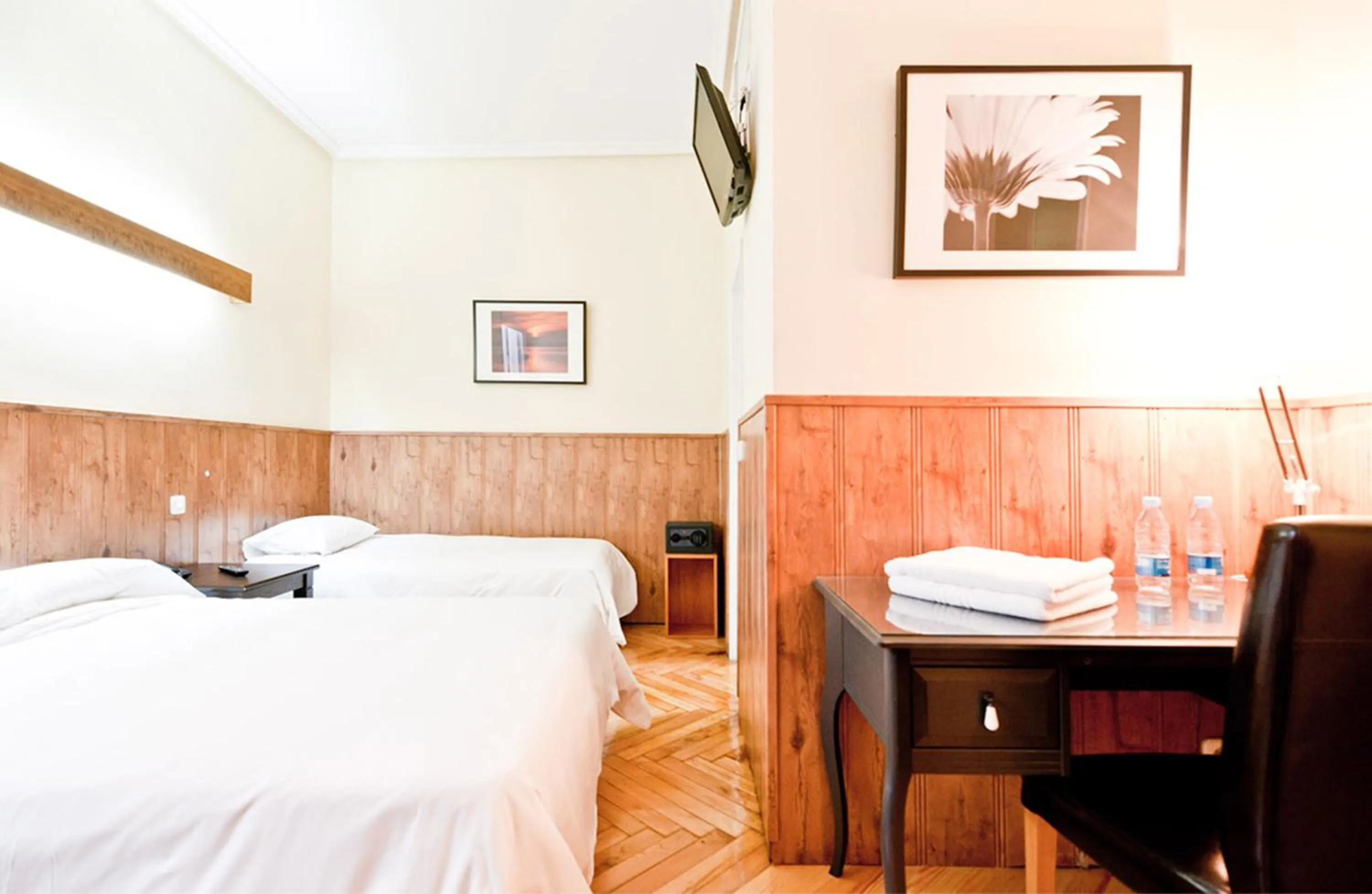 Photo of the whole room, Bed in Hostal Asunción