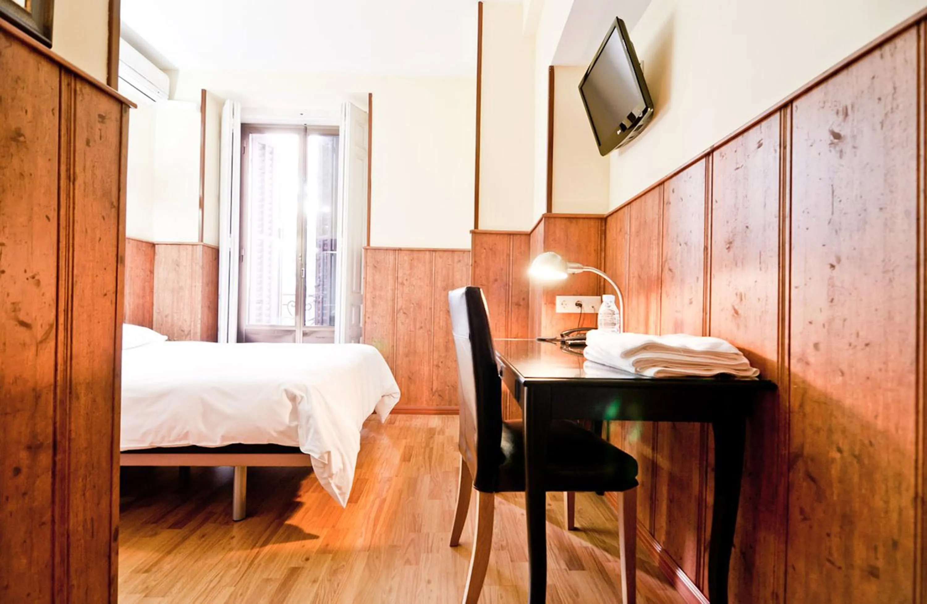 Photo of the whole room, Bed in Hostal Asunción