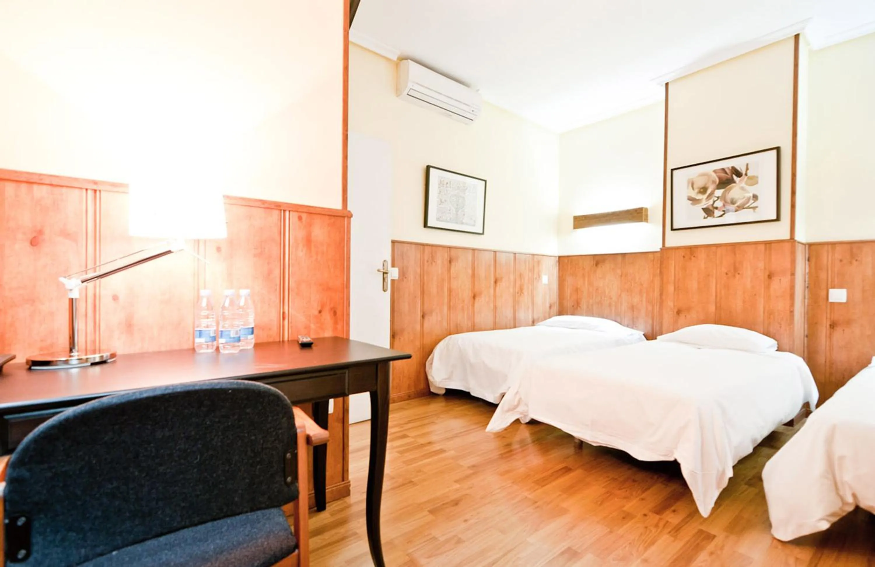 Photo of the whole room, Bed in Hostal Asunción