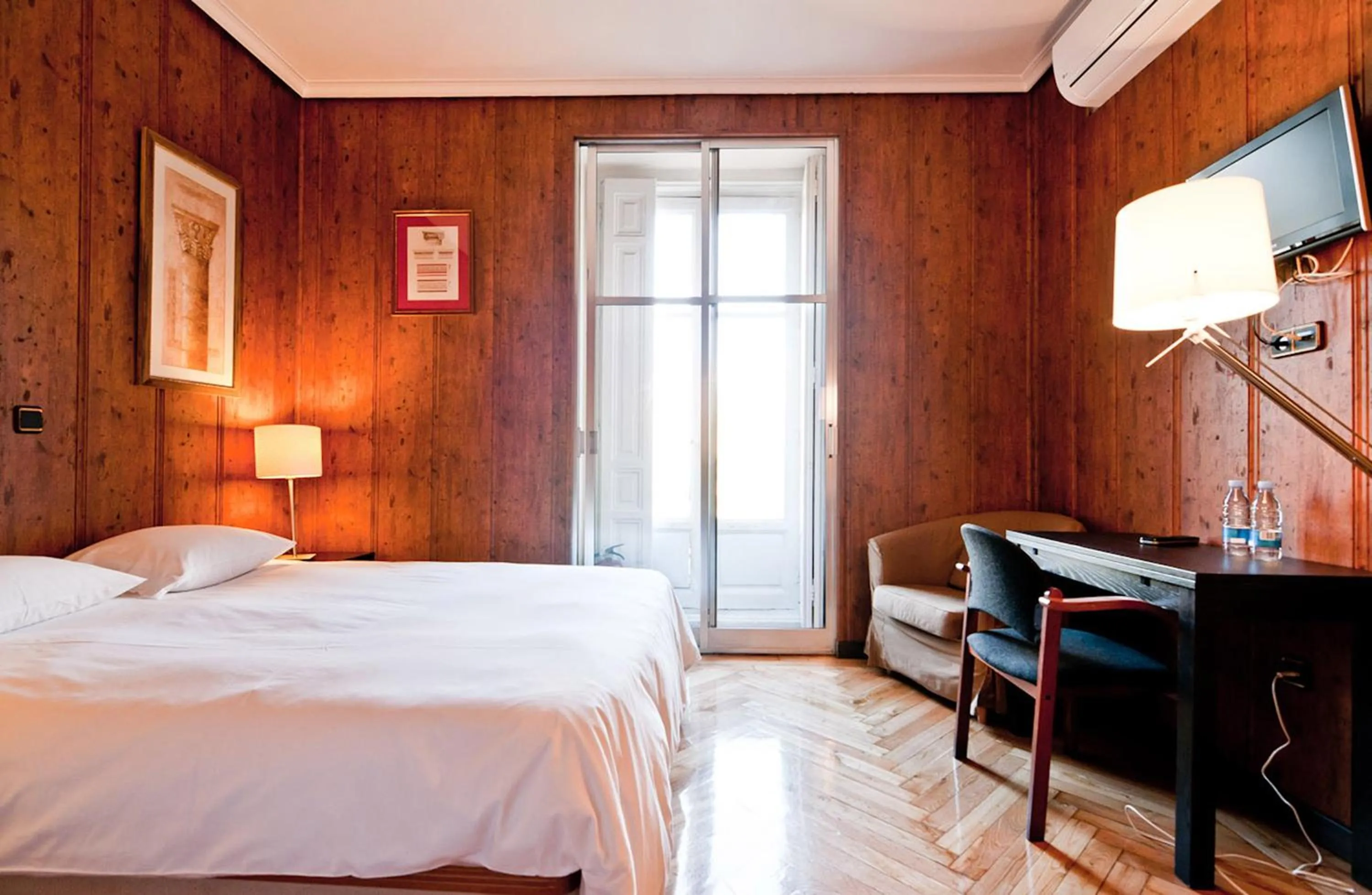 Photo of the whole room, Bed in Hostal Asunción