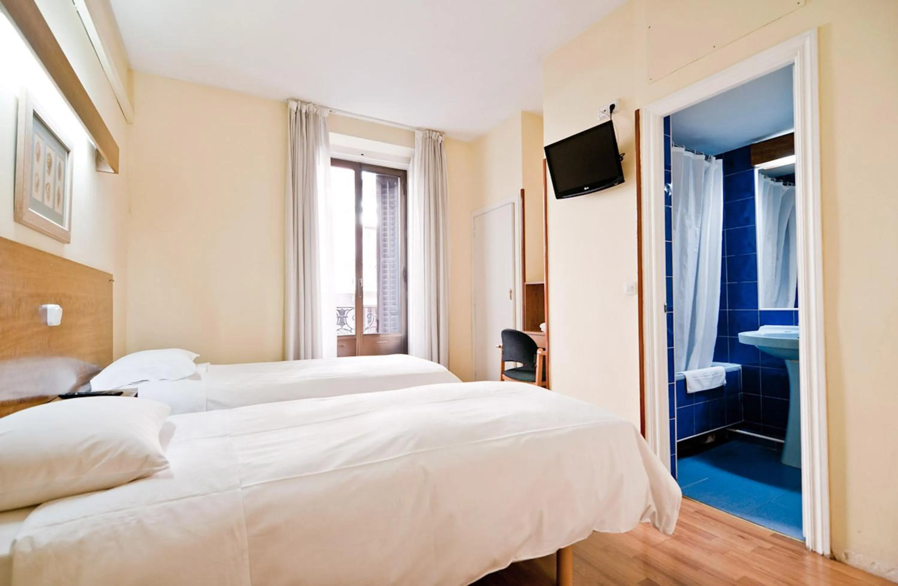 Photo of the whole room, Bed in Hostal Asunción