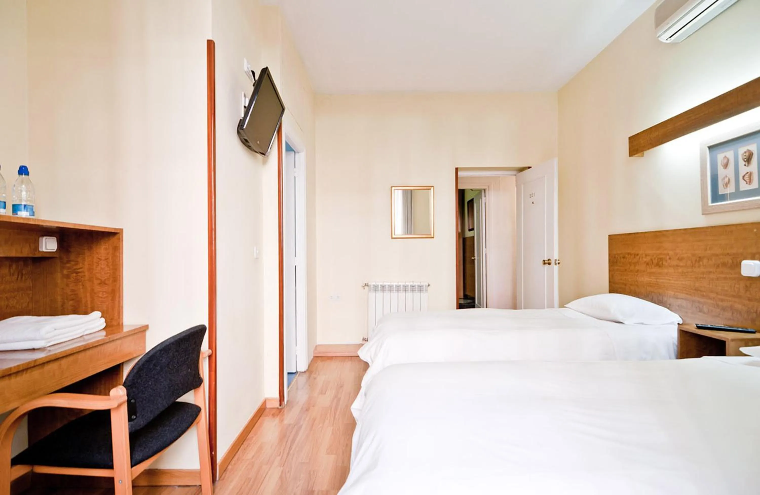 Photo of the whole room, Bed in Hostal Asunción