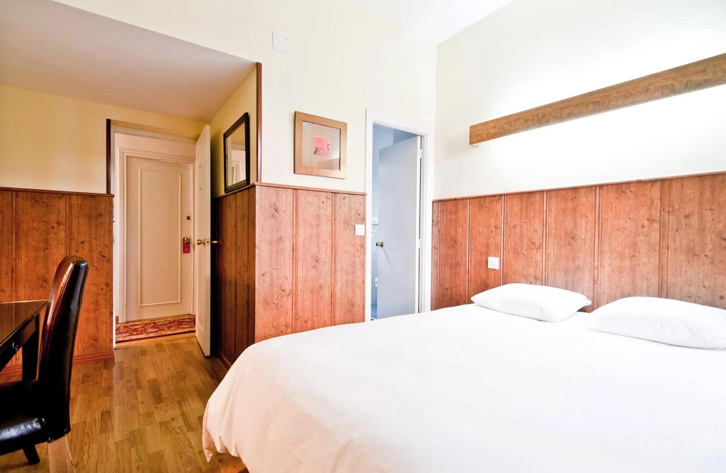 Photo of the whole room, Bed in Hostal Asunción