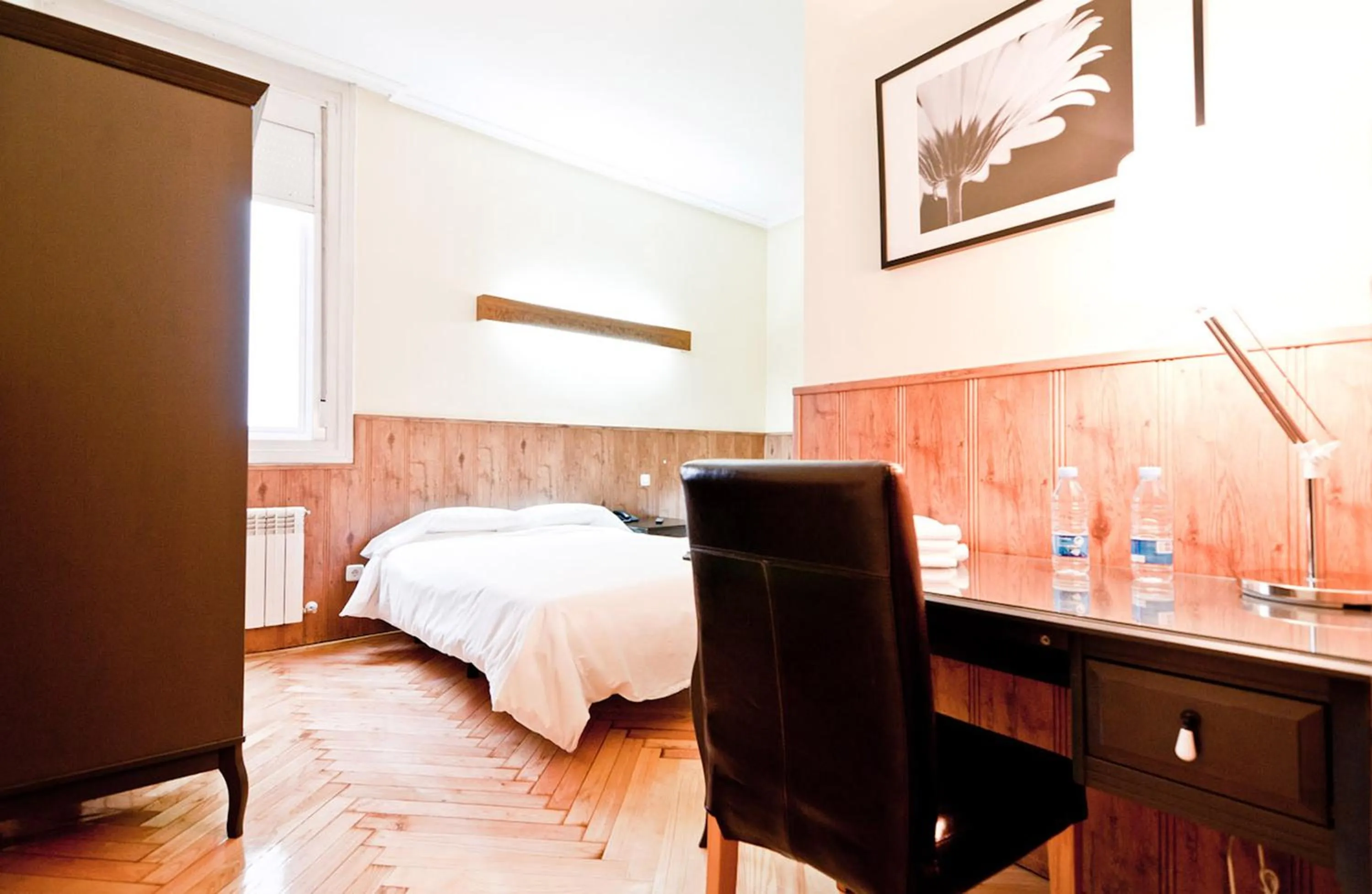 Photo of the whole room, Bed in Hostal Asunción