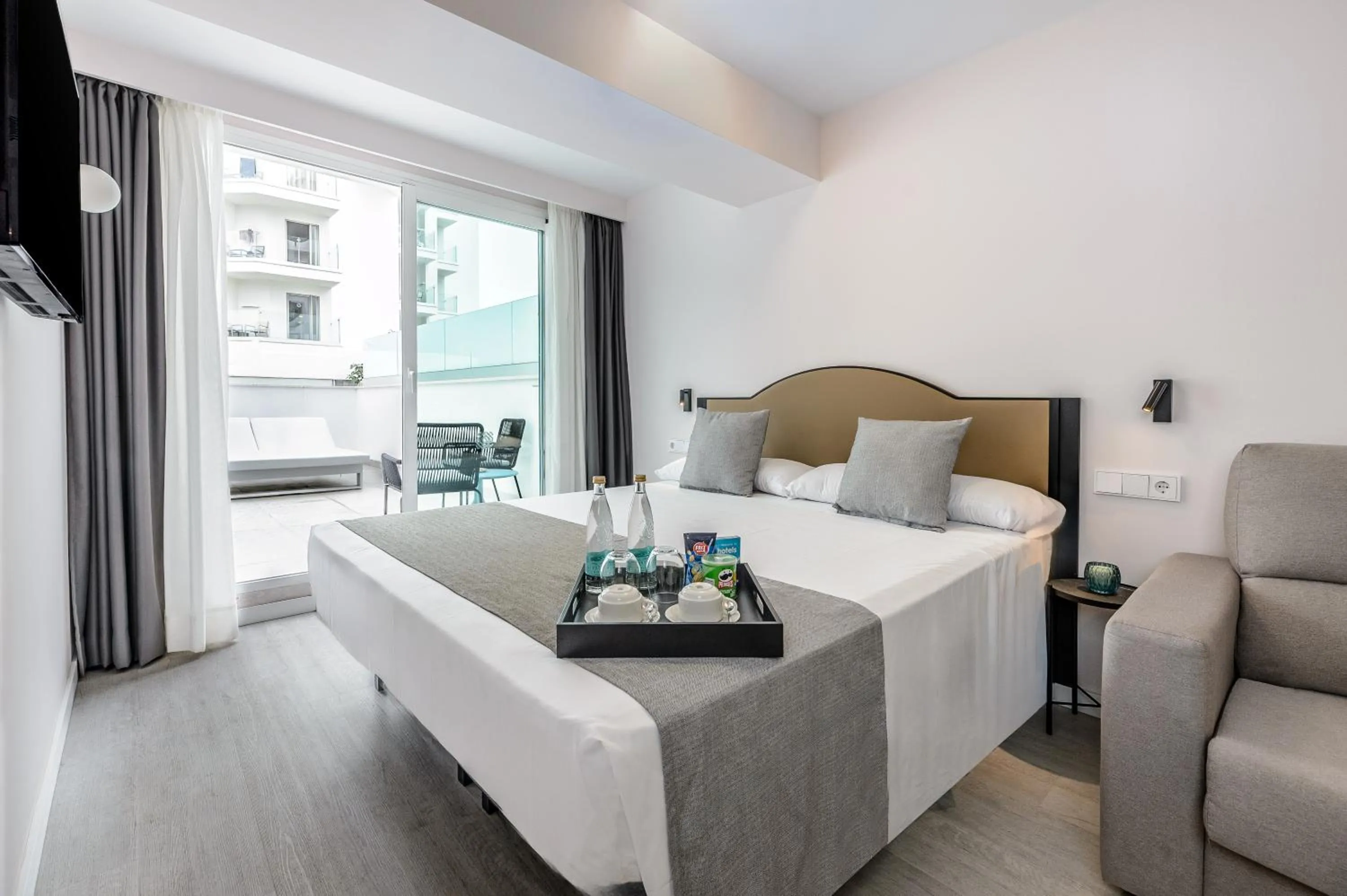 Balcony/Terrace, Bed in Hotel Vibra Palma Cactus