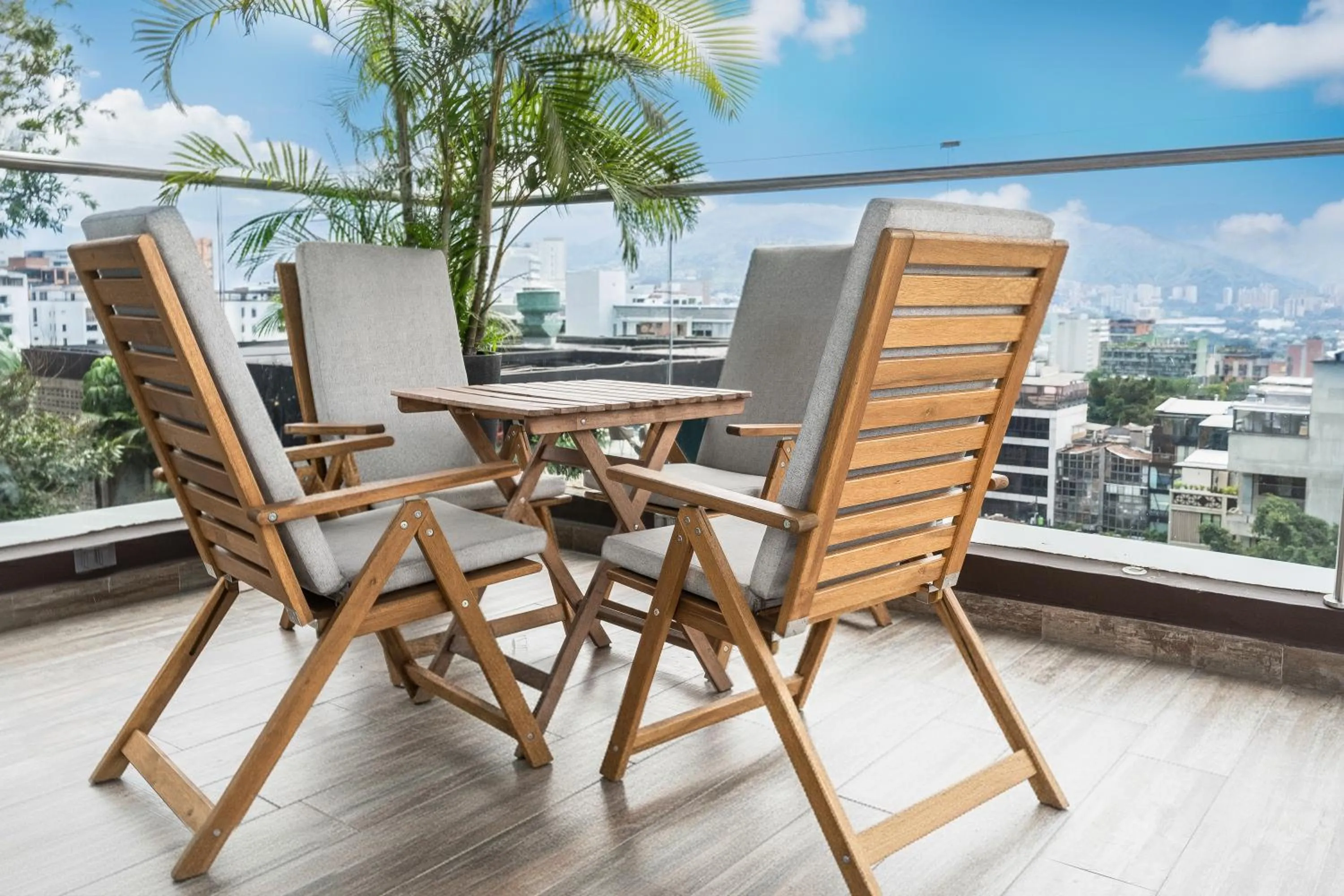 Day in The O by Seekers Medellín