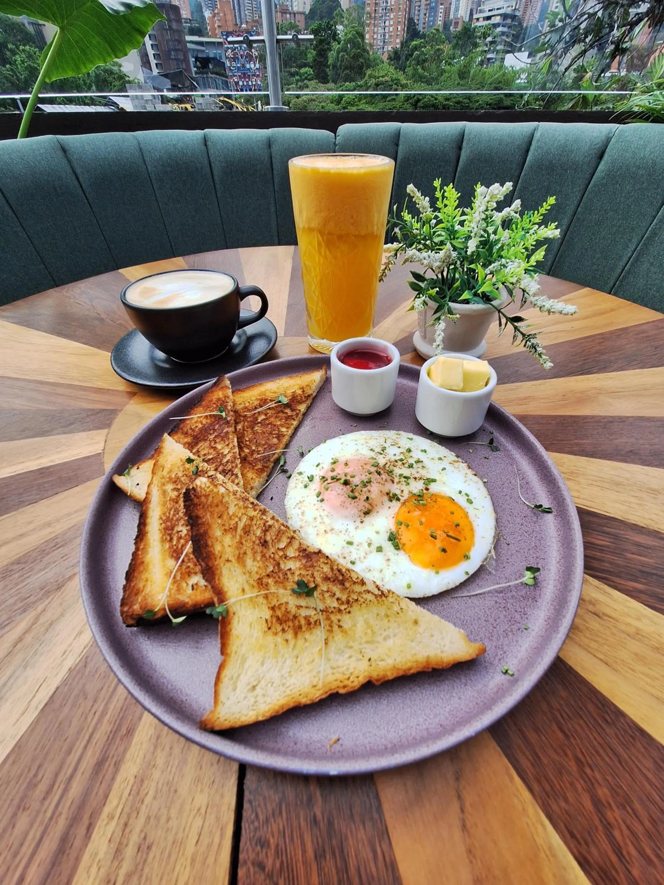 Breakfast in The O by Seekers Medellín