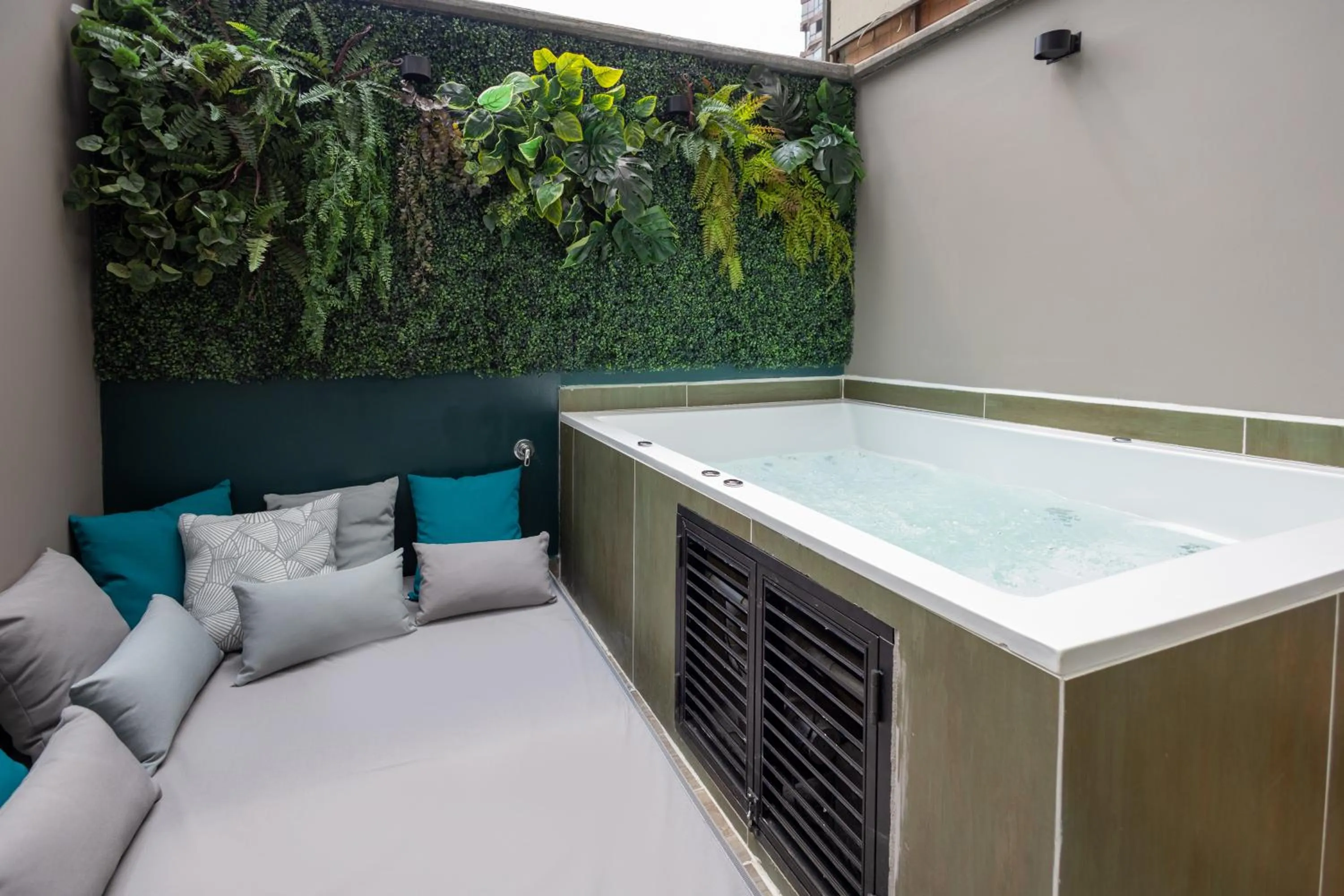 Bath in The O by Seekers Medellín