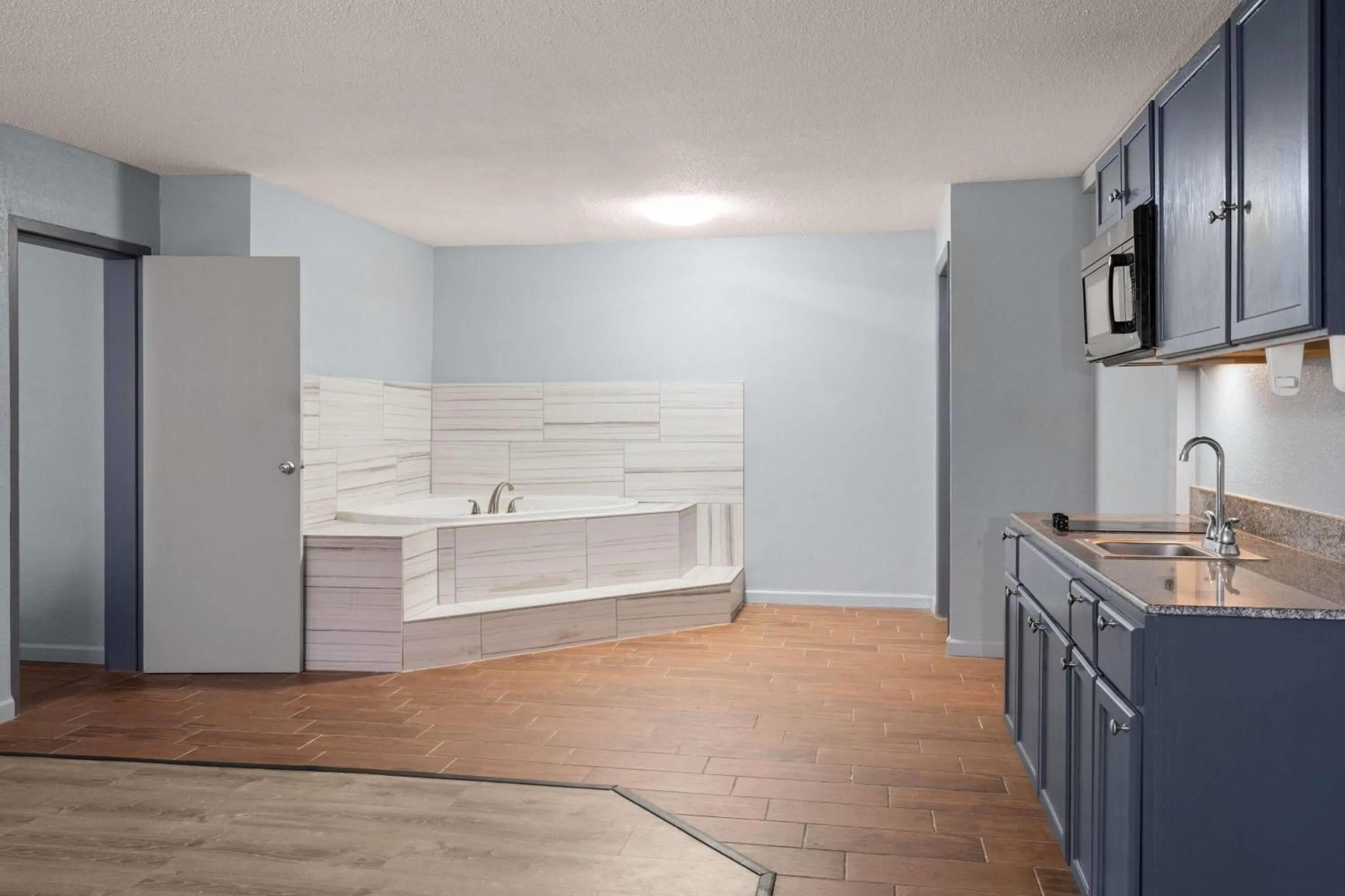 Bath in Super 8 by Wyndham Fort Wayne