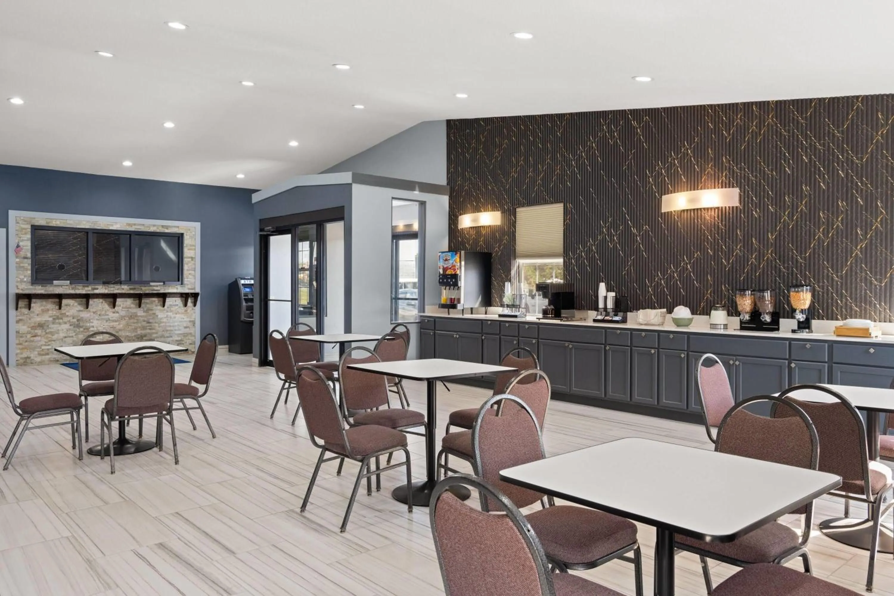 Breakfast in Super 8 by Wyndham Fort Wayne