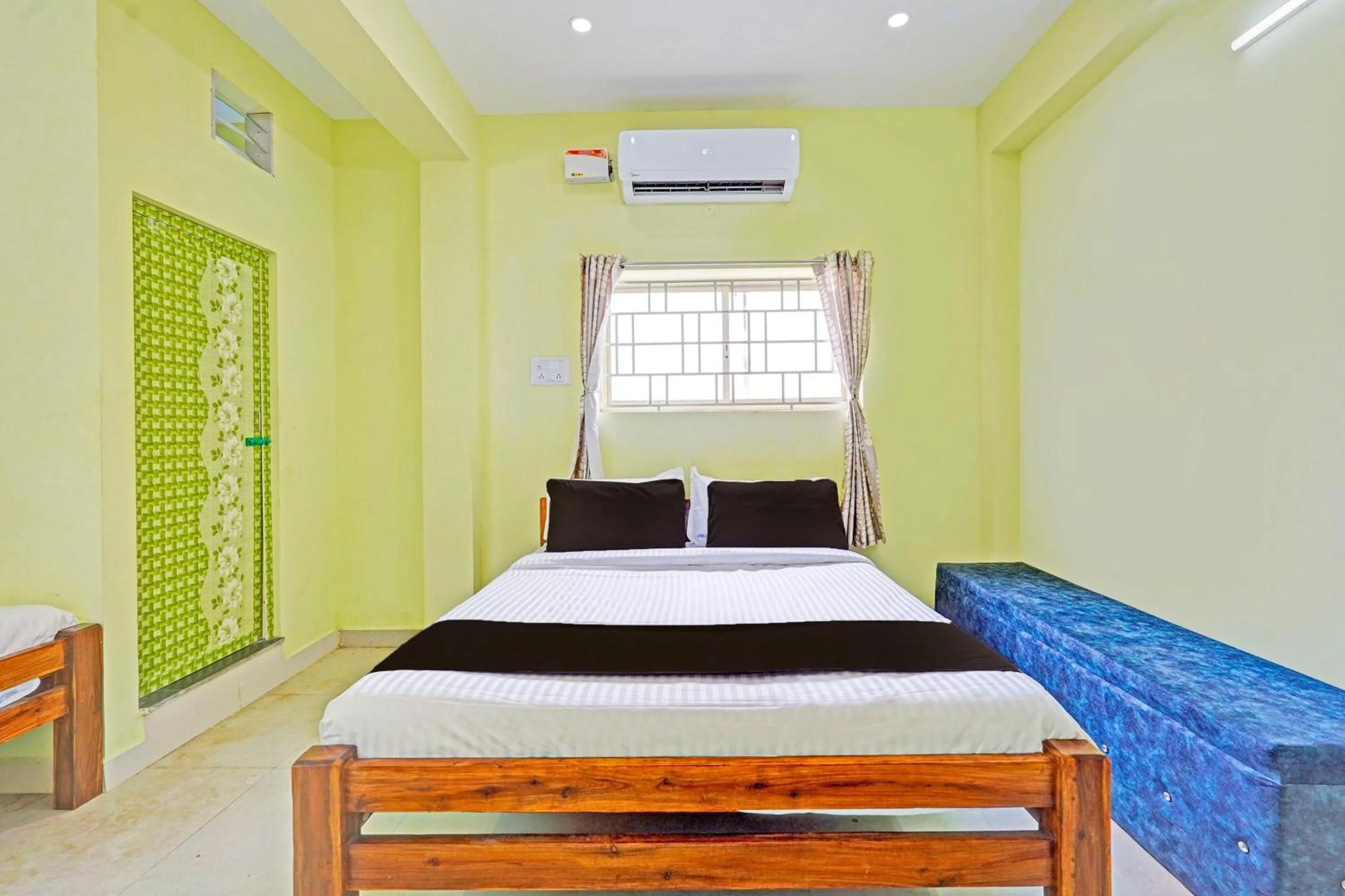 Bedroom, Bed in Hotel O by OYO LA VGA RESIDENCY